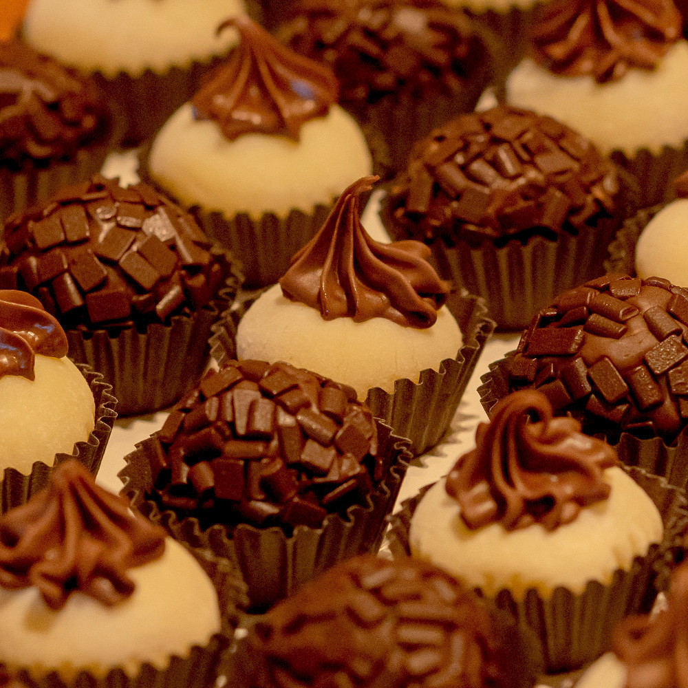 Essa foto ficou de dar água na boca né? Produzimos esse material para o Café Zen. Um local diferenciado que serve delícias incríveis para todas as horas do dia! Também criamos a identidade visual e padronizamos a rede do café. Sempre levando em conta que para atrair o cliente é necessário a ambientação dos produtos vendidos no local onde eles são ofertados, aproximando e criando um laço de confiança e credibilidade.⠀
⠀
Fora dos Trilhos - Laboratório de Ideias⠀
⠀
#foradostrilhoslab #passageiros #design #branding #publicidade #propaganda #digital #identidadevisual #marketingdigital #digitalmarketing #marketing #publicidadeonline #redessociais #midiasdigitais #socialmidia