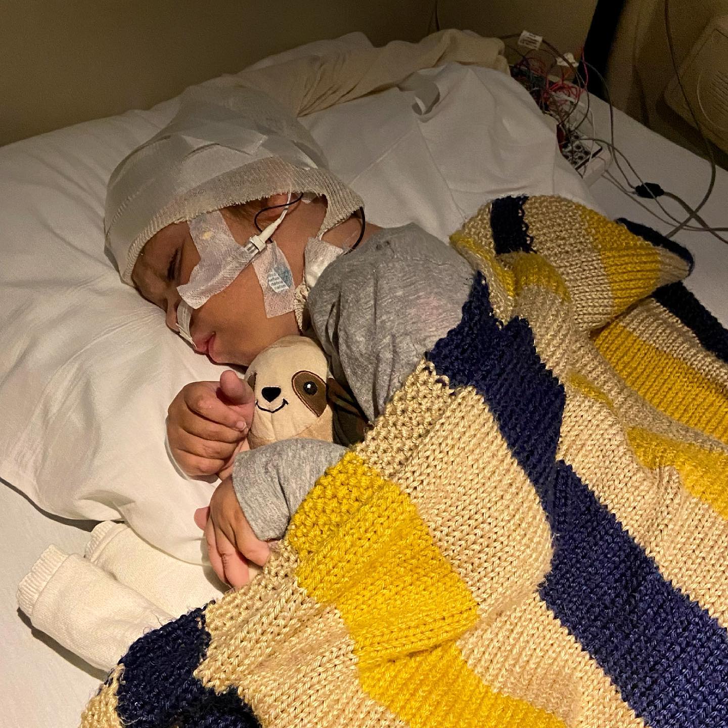 First sleep study โ
special thanks to the sleep lab team @nicklaus4kids for making our night a cozy one ๐๐