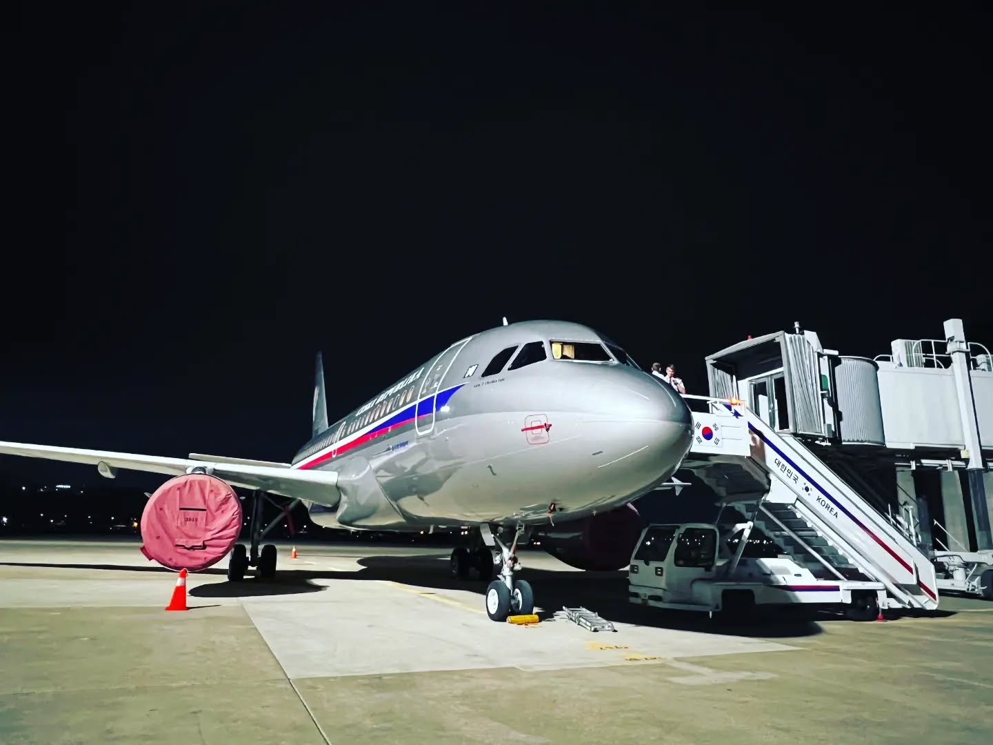 Diplomatic flight handled by the experts at IJK 💪
#infinitejetkorea #diplomaticflight #fbo #fbokorea #planexecution #groundhandling #전세기 #전용기