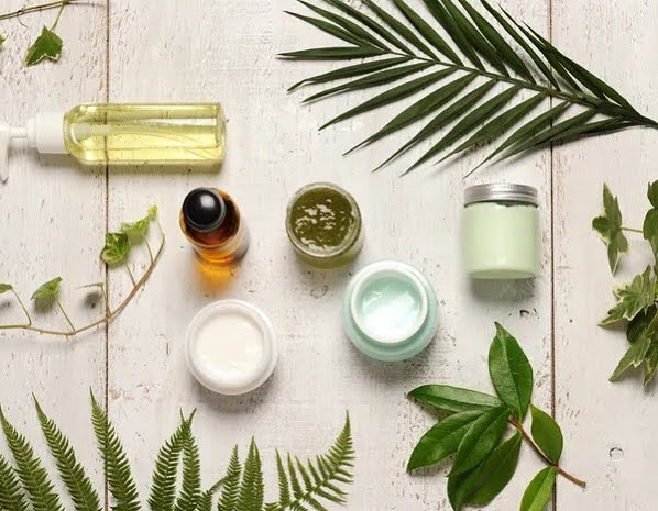 WHY VEGAN SKINCARE IS BETTERļ¼
* Good to the environment
* No harm to the animals
* Rich in Vitamins and antioxidants
* Kinder to your skin
#jiajiabodyandskinclinc#veganskincare #naturalingredients #herbalmedicine