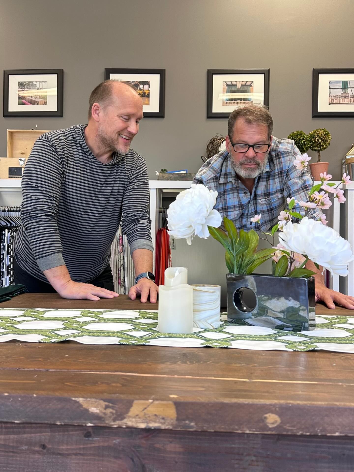 POV: Another day, another design meeting at Party Tables (cue the creative brainstorming and inevitable laughter 😂). Our team proves that creating stunning linen and drapery designs doesn’t have to be stuffy...just seriously good!
#OurTeam #EventDesign #EventDecor #EventLinens #LinkInBio