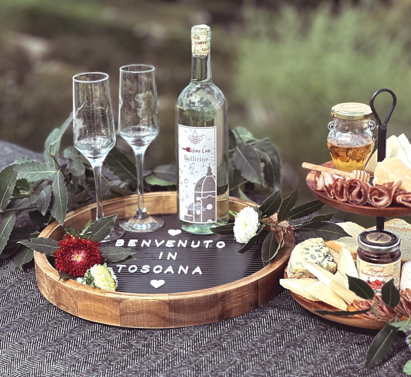 Visiting Tuscany and looking for a date like no other?
Book online or reach out directly to have an unforgettable experience with some of the best of Italy on one blanket.
Curation: @salengland
Wine: @winelab_florence
Throws: @the.komorebi.collection
#pbpicnics #picnic #picnicdate #picnictoscana #toscana #picnictuscany #picnicfirenze #picnicflorence #datenight #amore #bellatuscana #tuscansun #underthetuscansun #duomo #pbpicnic #global #international #picnicsoftheworld #tourism #tuscantours #tuscanproposal #tuscanwedding #event #eventplanner