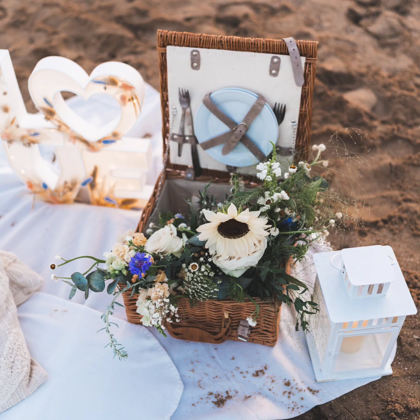đ„ 2026 câest le feu !đ„
Je suis super contente de vous annoncer que je fais dĂ©sormais partie de la Team @wedding_and_the_gang đâš
Cette annĂ©e, je lance ma premiĂšre saison en tant que traiteur Ă©vĂ©nementiel pour mariageâŻ!
Au programme pour votre jour J :
đč Cocktails sur-mesure
đ° Naked cakes et desserts gourmands
â Brunch de retour de mariage pour prolonger la fĂȘte
Et ce nâest que le dĂ©but⊠Demain, je vous dĂ©voile ma participation Ă mon tout premier salon du mariage, oĂč je pourrai vous prĂ©senter toutes mes crĂ©ations.
HĂąte de partager cette aventure avec vousâŻ! đ€
CrĂ©dits đž :
Hair&Makeup: @iletaitcejour.coiffure.makeup
Robe : @atelier_m_et_f
Fleurs : @rencontredautomne @lystoiredunefleur
Photo : @anaissld_photographe
Orga : @ohmyday.events
#weddingseason2026 #mariage2026 #brunchdemariage #foodtrucktraiteur #traiteurmariage