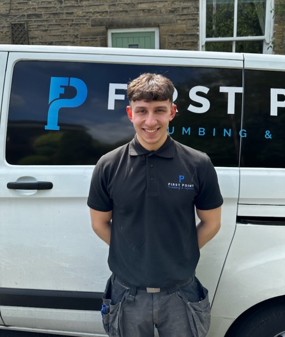 MEET ANTHONY👋
Anthony is our 2nd apprentice and has been working with us for just over a month now… so we thought it was about time we introduced him to the page!
Anthony is a hard working lad with an attitude for success. He’s brings a comedic energy to team and it’s never a dull day when he’s on sight!
He’ll be working along side both our experienced plumbers where he’ll get to learn the in’s and outs of the trade.
Need a plumber? Give the team a call today on 07513263518 📞
#plumberhighpeak #meettheteam #newmillsplumber #highpeakplumber #derbyshireplumber