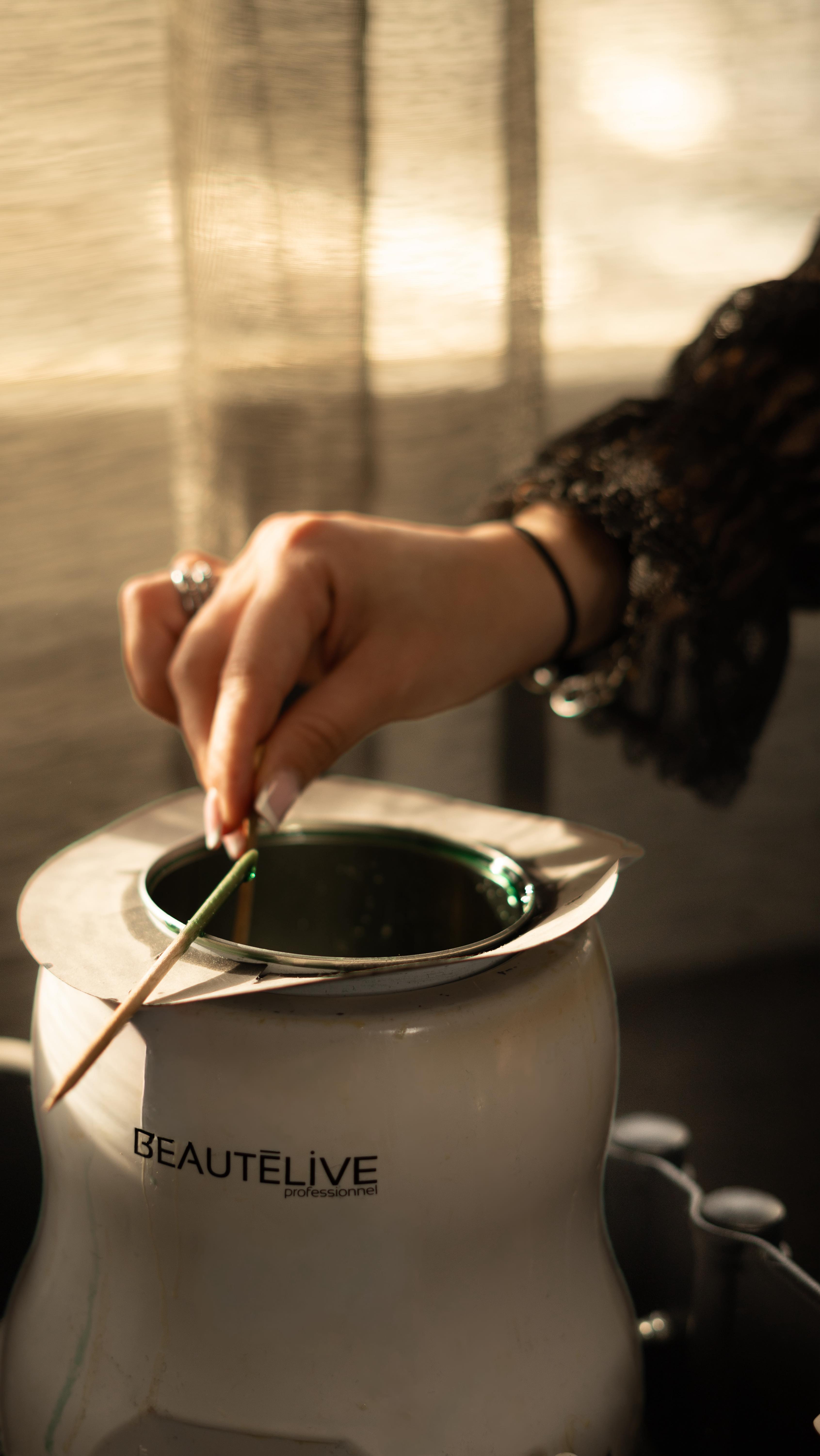 • 1 minute avec Eva 🪩
Chez MBS, on observe, on échange, on conseille…
Eva analyse, ajuste, imagine 💌Chaque détail a un sens et chaque choix est assumé.
Ici, le sur-mesure n’est pas une option, c’est la base 😍
Niveau nail art : signature
#ongleschambery #chambery