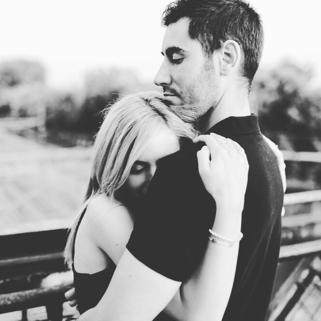 Curso de Luis Vela 20 julio 1999
Es fundamental tener una claridad en el proyecto de pareja:
-Esto te ofrezco.
-Esto no te ofrezco.
Sin claridad el amor muere
Sin claridad el amor muere.