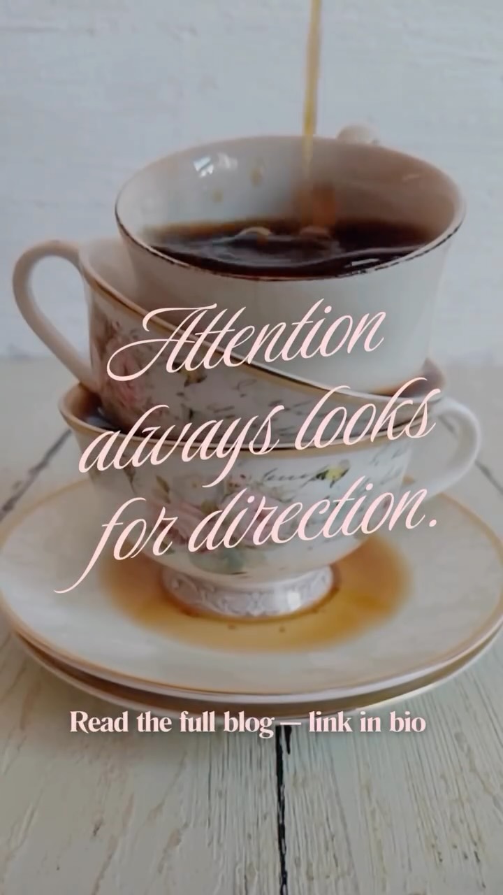 Why the week can feel louder—even when nothing’s “wrong.”
New blog live.
🔗 Link in bio. Comment “direction” if it clarified something.
💕 Save to read later; DM to someone who says “I can’t focus.”
#ChismecitoConCafe #AttentionManagement #ClarityPractice #ConsciousFocus #EmotionalTriggers