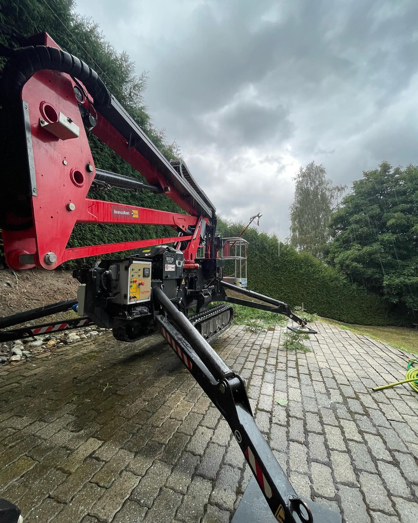 Dam! It was all going so well. Now we have a thunderstorm!! Better have a cup of tea!