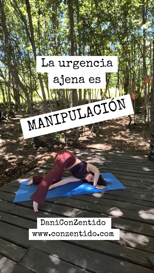 La urgencia ajena es, muchas veces, manipulación 🚫
Si te presionan para responder "ya", te están sacando de tu centro. En mis clases de Yin Yoga no solo estiramos, entrenamos la pausa para:
✨ Regenerar tu sistema nervioso.
✨ Ampliar tu tolerancia al estrés.
✨ Decidir desde la calma, no desde la prisa.
¡Deja de reaccionar y empieza a elegir! 🧘♀️
👇 Comenta "CALMA" si necesitas aprender a poner este límite.
.
.
.
#YinYoga #SistemaNervioso #SaludMental #Limites #YogaChile
