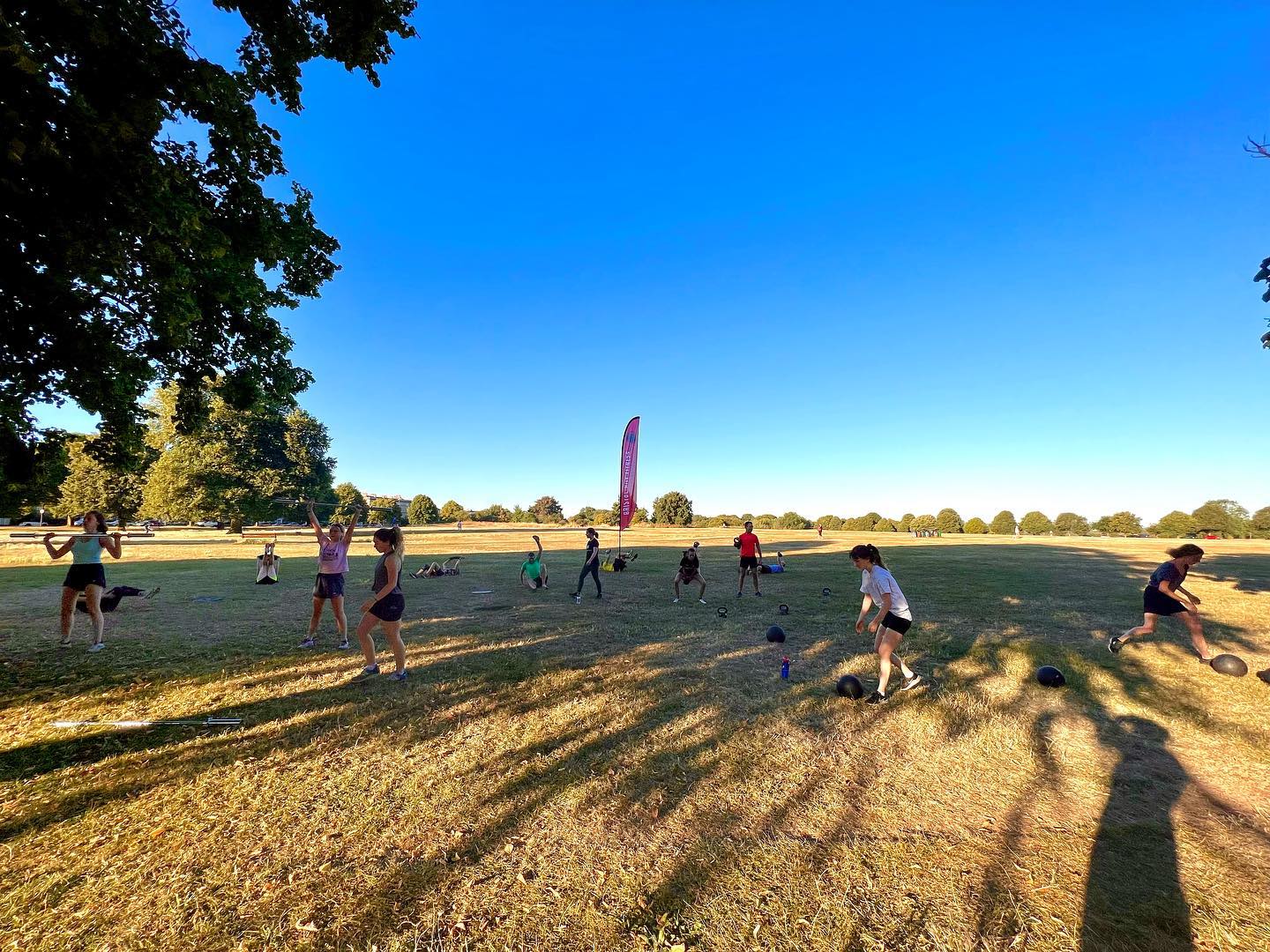 M O R N I N G S • Friyay morning session after the hot air balloon ascent with @bristol.hiit.fitness. Feel good, getting ahead of the hot day & earning it first with the crew 🌅❤️🔥🙌 Swipe for post session coffee feels with the @cliftonrunningclub & @cliftonyogaclub crew ☕️🤗 #WinningTogether
•
•
•
•
•
•
•
•
•
•
•
•
•
•
•
#summer #morningworkout #Bristol #hiit #BristolHIITFitness #circuits #grouptraining #bristolfitness #bristolhiit #fitnessbristol #outdoorfitness #grouptrainingbristol #kettebells #battleropes #medballs #plyometrics #bristolfunctionalfitness #movement #movementpatterns #getfit #getstrong #socialfitnessbristol #bristolfitnessclasses #groupfitness #outdoorfitnessbristol #fitnessclassescliftondown #cliftondown #getfit #feelgood #winning @bristol.hiit.fitness