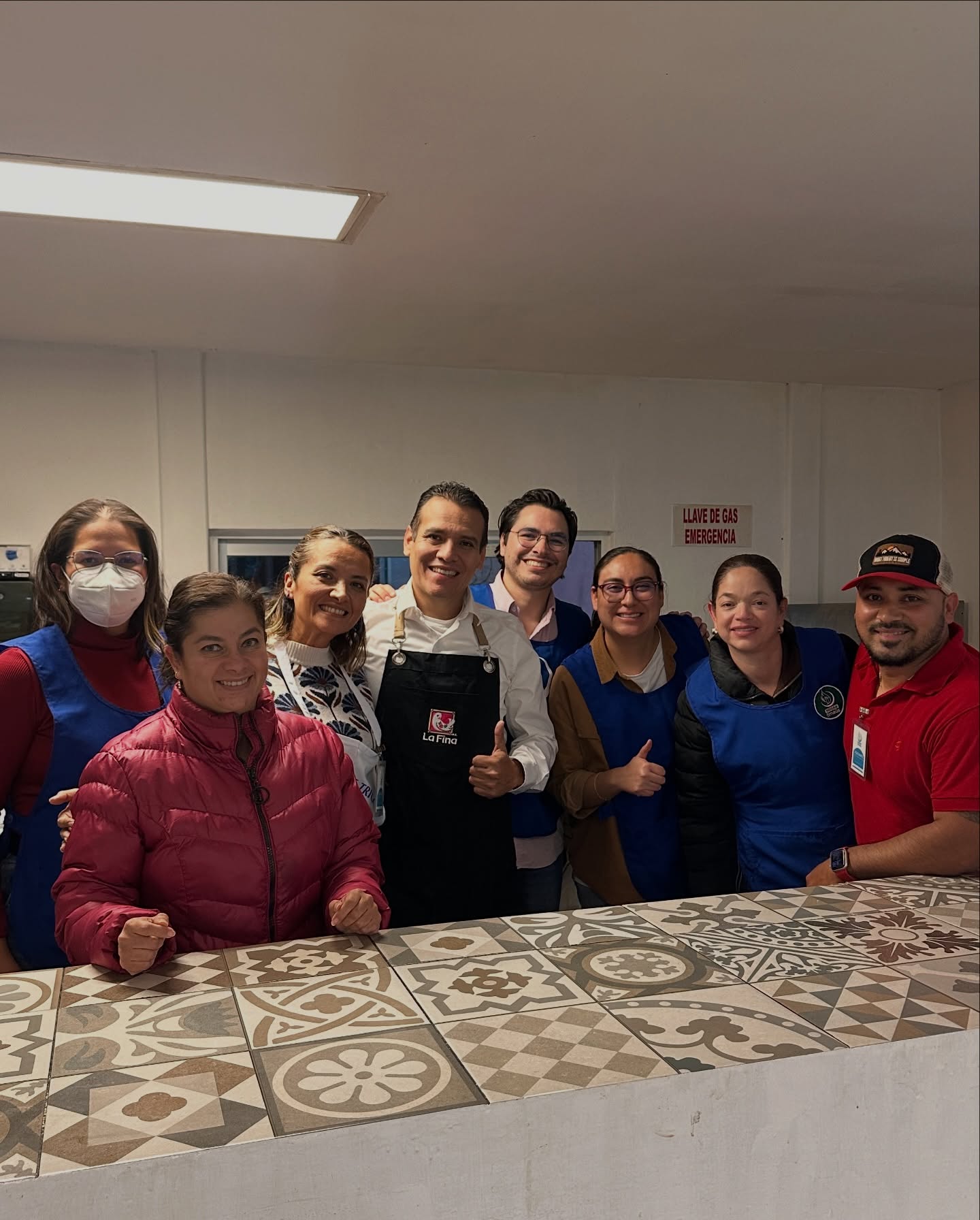 🤍 Gracias por compartir desde el corazón
Agradecemos con mucho cariño al equipo de Abarrotes La Violeta por su visita a Hogar Emaús. Con tamales, atole y café, nos regalaron una tarde llena de sabor, cercanía y sonrisas para nuestros huéspedes.
Gracias por su tiempo, su generosidad y por hacer comunidad con nosotros. ✨
Ayudar es cuestión de humanidad. #HogarEmaus #LaVioleta