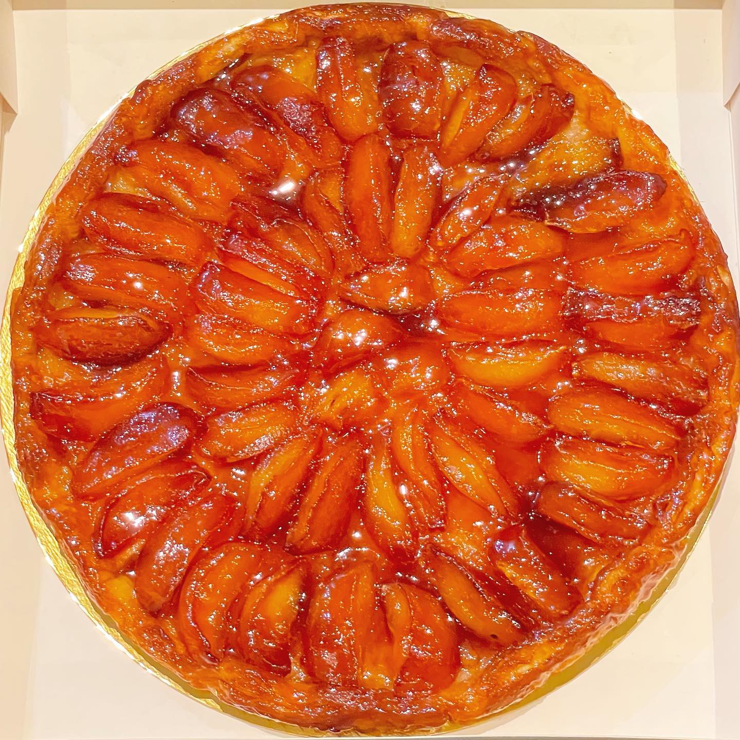 Apple Tarte Tatin
#dairyfree #vegan #shabbatdessert #pareve #yummy #koshercateringlondon #londonkoshercaterer