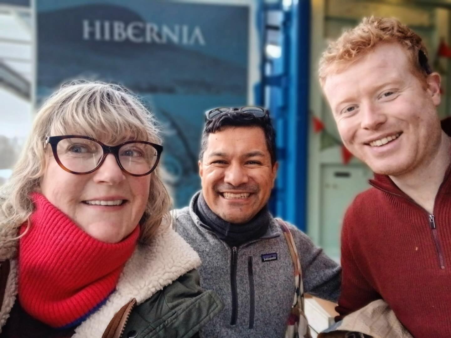 Serving home cooks and professional chefs is what we love most at Hibernia. Juan from Colombia brings the joy and picks up our bread every week 🥖
We were also delighted to welcome the lovely @markmoriarty1 to our Hibernia shop at @airfieldestate Farmers Market this morning for his @roundstonebakehouse sourdough.
Our bakers craft mighty, wholesome 72-hour fermented sourdough, and it shows 👌