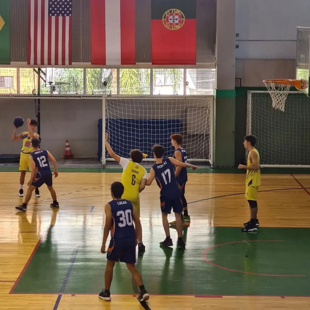 #Repost @liga.leela
Em agosto tivemos um grande dia de basquete no CIL. De manhã o campeonato na categoria sub16, onde Humboldt e Vértice se classificaram para disputar a final em novembro. De tarde, o festival sub12 com jogos muito disputados.
E nas próximas duas semanas teremos outras nove categorias de todas as modalidades sendo disputadas na LEELA.
Acompanhe por aqui mais da competição.
#leela #ludo #futsal #basquete #volei #handebol #Alemanha