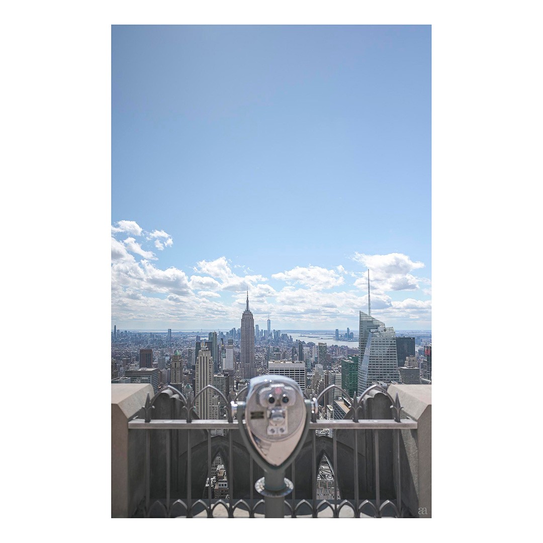 ... #nyc #newyorkskyline #rockefellercenter #usa @rockefellercenter #manhattan #topoftherock #placephotography #senseofplace