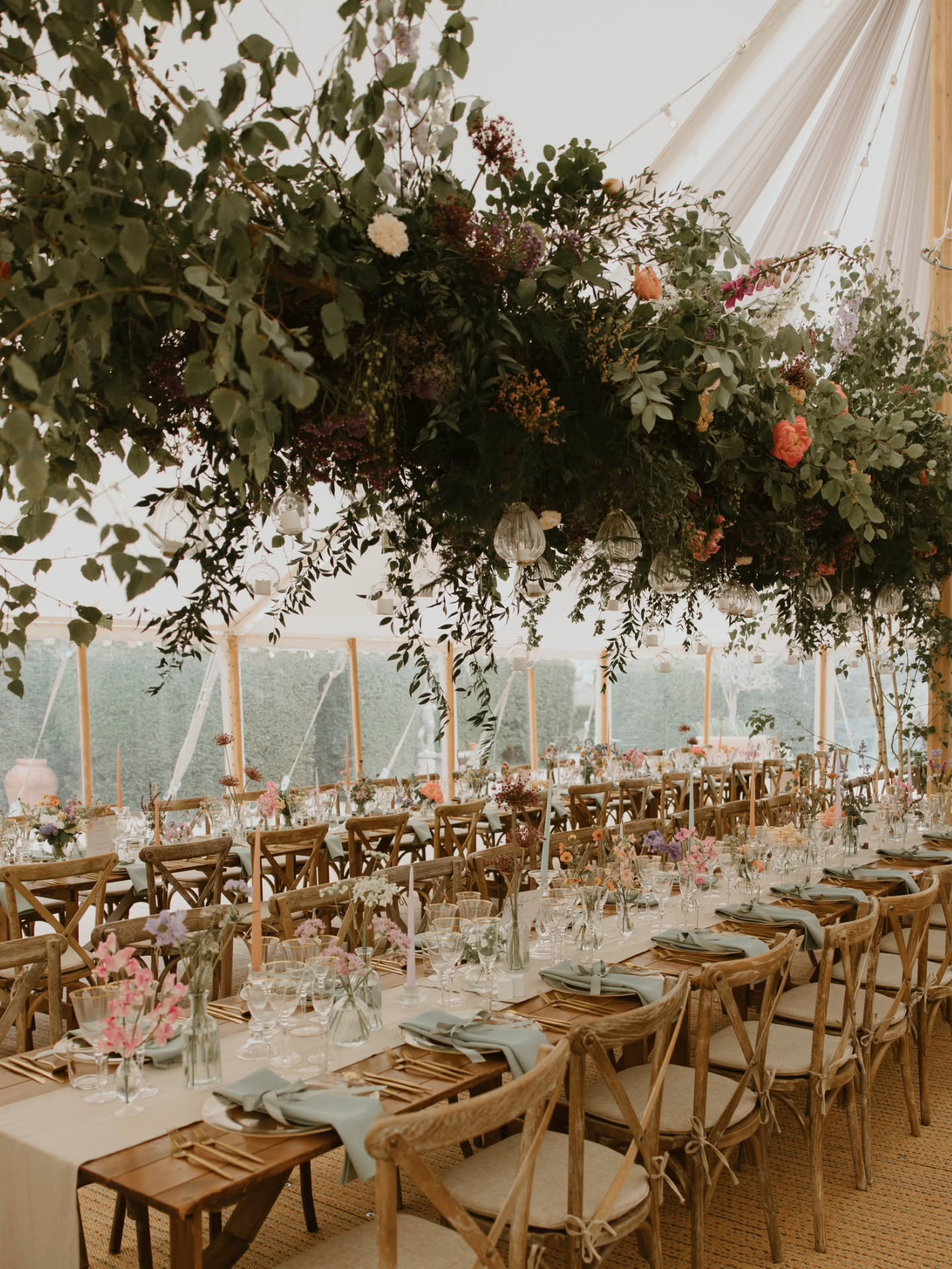 Look back at this gprgeous wedding @camehousedorset last May. With the most wonderful H & S...
With a gorgeous bright palette.. of Coral Peonies and Pink Sweet Peas and everything else inbetween.
Working with the fabulous...
@bellissimoweddings
@thewhitechaircompany
@gordie_sutherland
@lisanotleycakedesign
@sophielouisephotography___
Can't wait to be at Came this summer on several ocassions... a gem in the county.