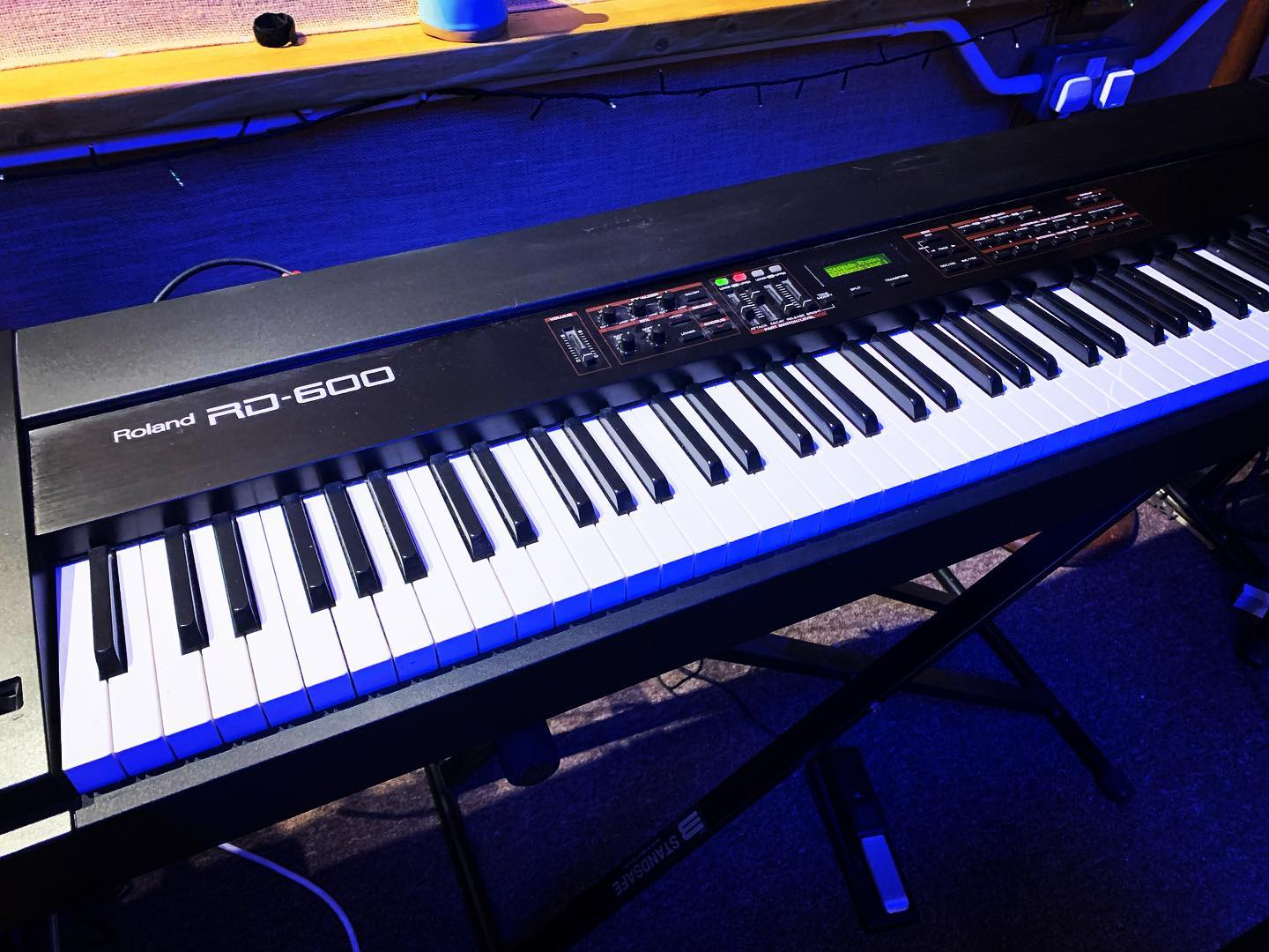 Still sounds great 👌
.
.
.
@rolandglobal
#roland #piano #keyboard #gear #keys #vintage #studio #recordingstudio #lostherdstudios