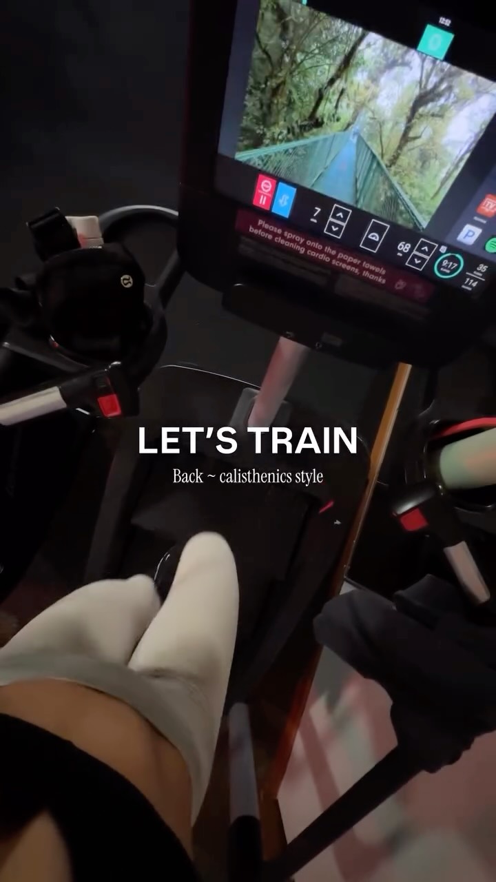 Let’s train - back (calisthenics style) 🦋
Love these sessions, but I have now recently put in more upper body isolation exercises into my week to strengthen up each muscle because I’ve hit a plateau in my pull up and muscle up training.
Back on creatine after I ran out beginning of December so I’m hoping that will move me forward ☺️
Wearing @oneractive 🖤
#muscleupprogression #pullups #calisthenicsgirls #back