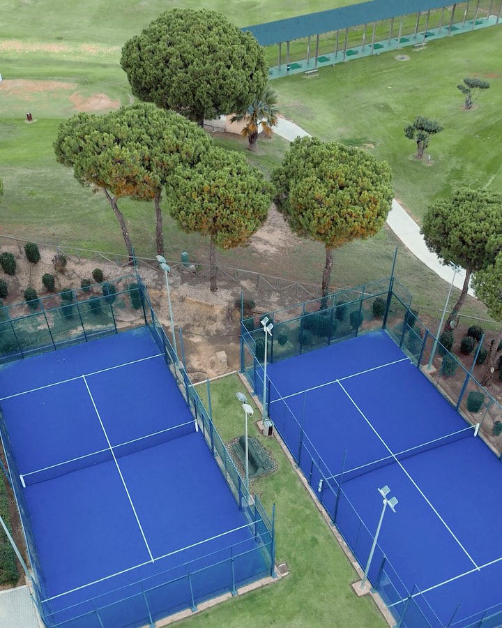 Otro plan que suma a tu escapada: pistas de pádel para moverte, desconectar y compartir partido a cualquier hora del día. Deporte, aire libre y ese equilibrio perfecto entre actividad y descanso que define Islantilla.
Reserva tu estancia y añade pádel a tu plan.
DoubleTree by Hilton Islantilla · Paseo Barranco del Moro, Islantilla, España · +34 959 204 500
#DoubleTreeByHilton #Islantilla #Padel #ResortLife #CostaDeHuelva