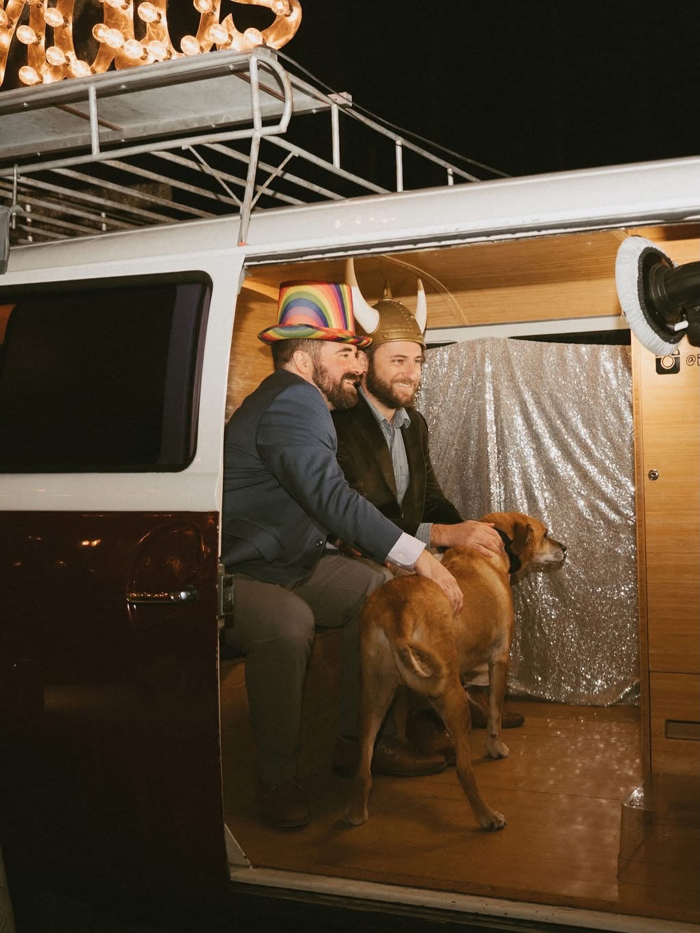 Dogs are always welcome in the bus! 🐕
.
.
.
.
.
#oregonweddings #oregonwedding #centraloregonweddings #centraloregonwedding #bendvwphotobus
📸: @hannabarkerphoto_
⛪️: @lolomalodge