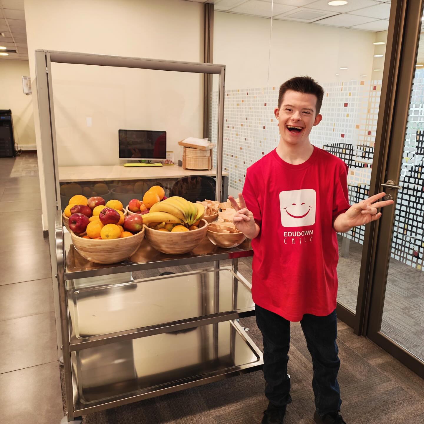 Damos inicio junto a nuestras nuevas empresas aliadas, comenzando el día con una pausa saludable ☕🍎
Agradecemos a Santo Tomás y Besalco por sumarse a esta iniciativa y seguir apoyando la inclusión laboral 💪
Cuando las empresas se comprometen, abrimos más oportunidades y construimos espacios de trabajo más justos e inclusivos.
#Edudown #InclusiónLaboral #EmpresasAliadas #PausaSaludable #TrabajoInclusivo MásInclusión