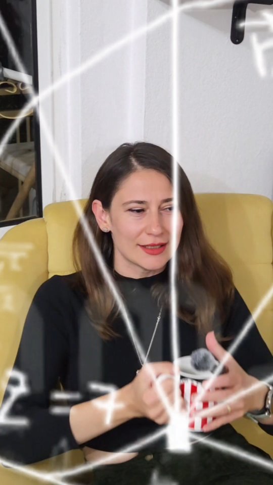 Bir anne yalnız başına kaldığında ne düşünür? Aahhhh ah hamilelik haberi aldığımda aklıma giren ve ucu sonu bucağı olmayan soruların sadece bir kaçı..
Annelik tam bir paradoks hali! 🫣
Birde laf söylemeyin kendine hak görenler var tabii.. kaç gece sırf karar verebilmek için uykusuz kalmışsındır halbuki..
Neyse gönderelimde iç sesimiz dışa vursun 💥
.
.
.
#anne #annebebek #anneolmak #annelikhalleri #annevebebek