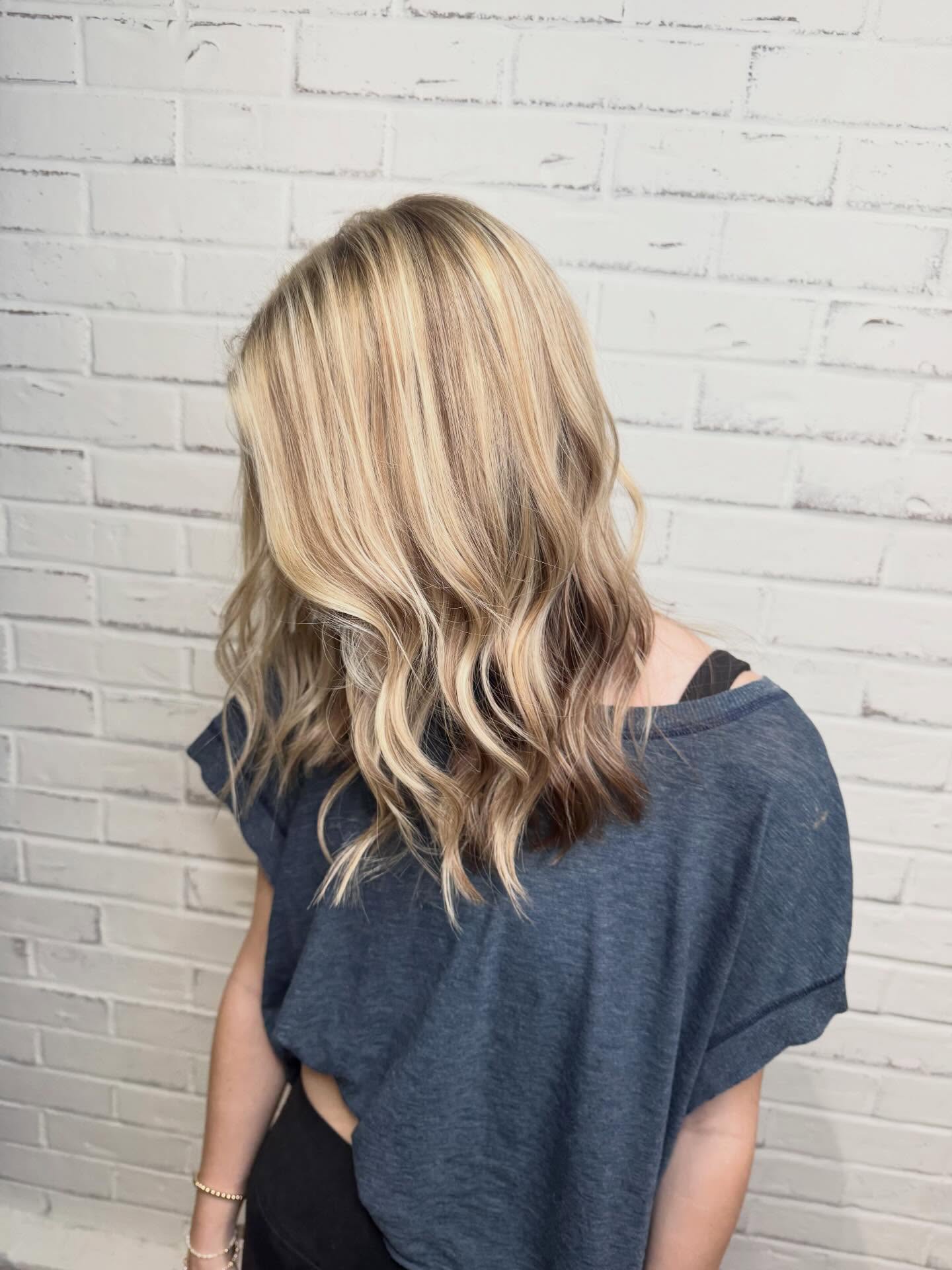 Seamless and bright beauty✨✨ With Valentine’s Day right around the corner make sure you are getting your appointments booked so you will be feeling special and beautiful 💞💞