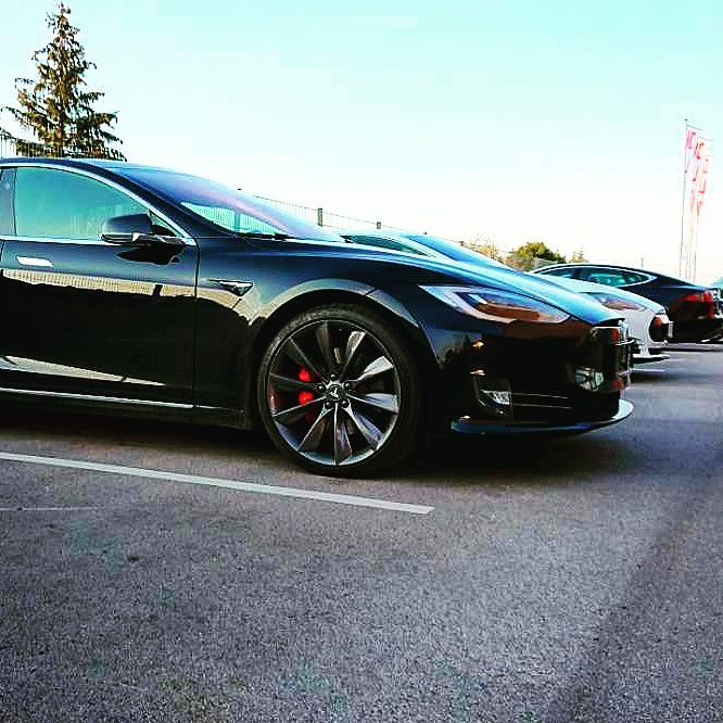 #teslas #tesla #model #s #p100d #teslamodels #fastcharging #fastcar #blacktesla #whitetesla #blackandwhite #gogreen #zeroemission #zeroemissions #ev #evcars #supercharger #teslasalon