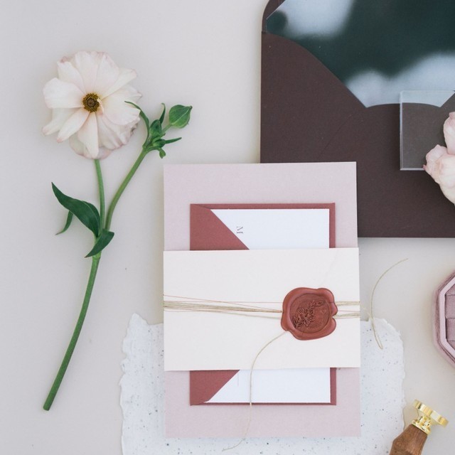 We are loving this spring inspired wedding invitation suite.
#weddinginvitation #ncweddingvenue #mountainwedding #boonenc #weddingvenue