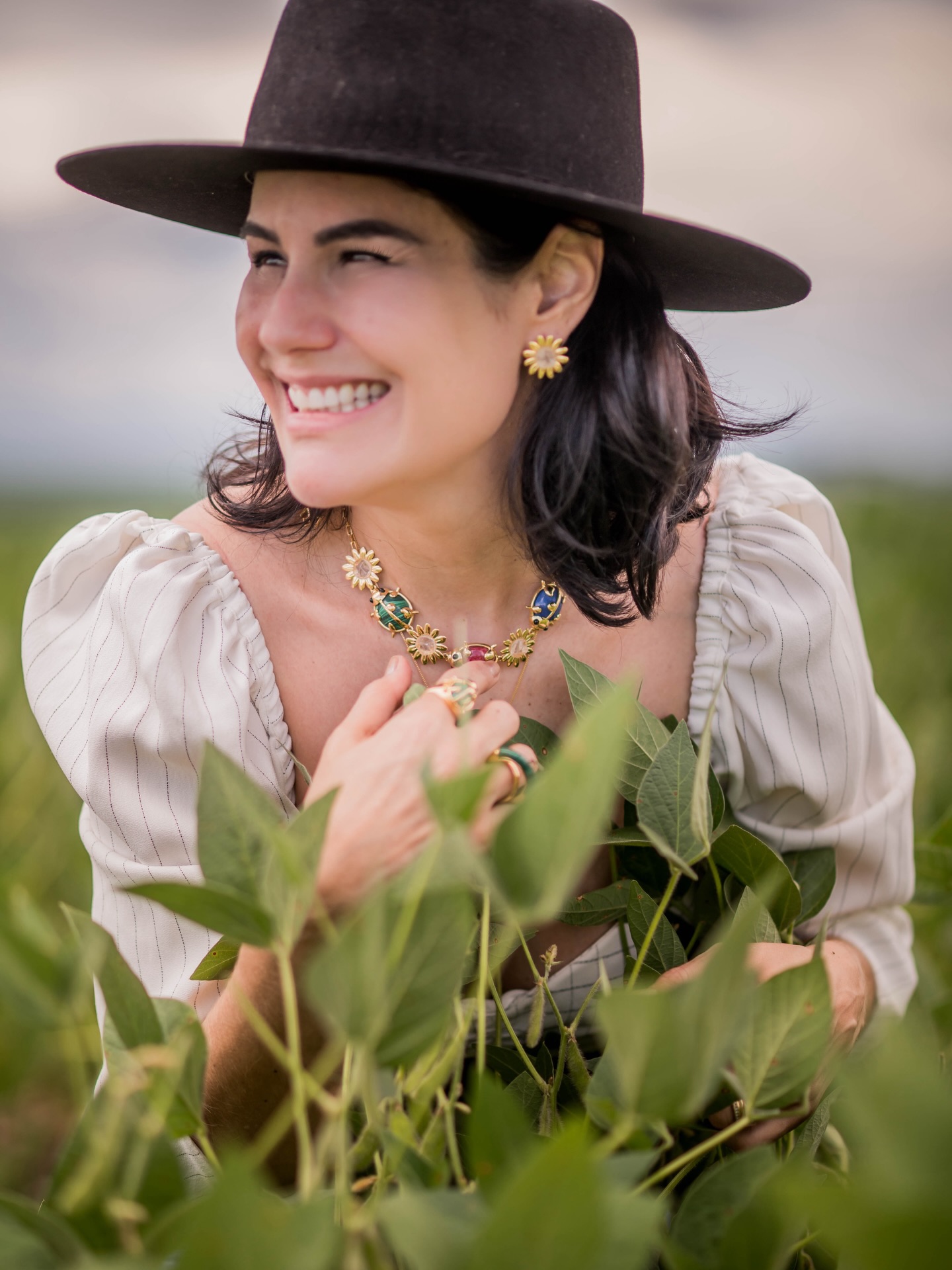 O artista vai onde o povo está!
Laura usa @mariadolores_oficial