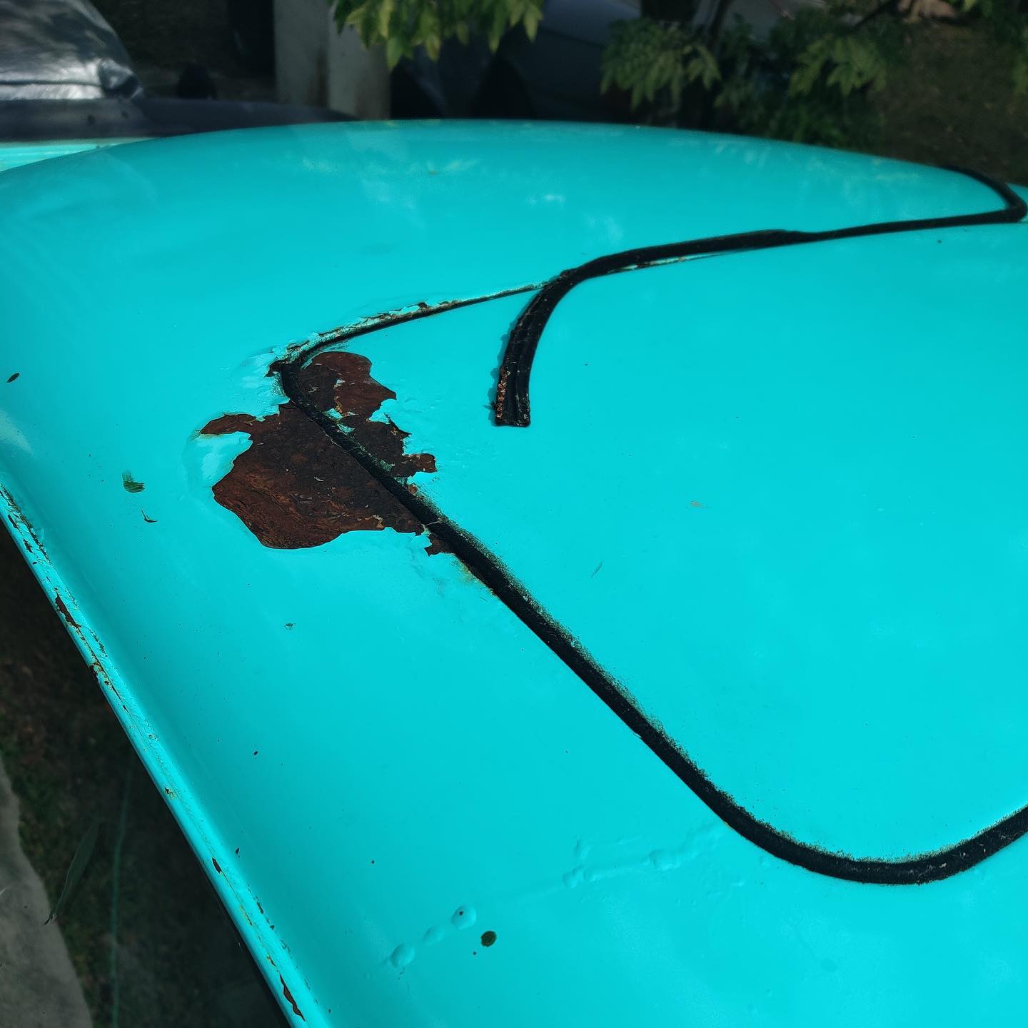 She’s gonna have to be completely stripped and re-painted, what color would you want to see on this 911S? #porsche #carsofinstagram #carswithoutlimits #carspotting #GKRestorations #carlifestyle #porsche356 #356 #porschelife #car #instacar #racecar #classiccar #RemadebyHand #porsche911 #porsche912