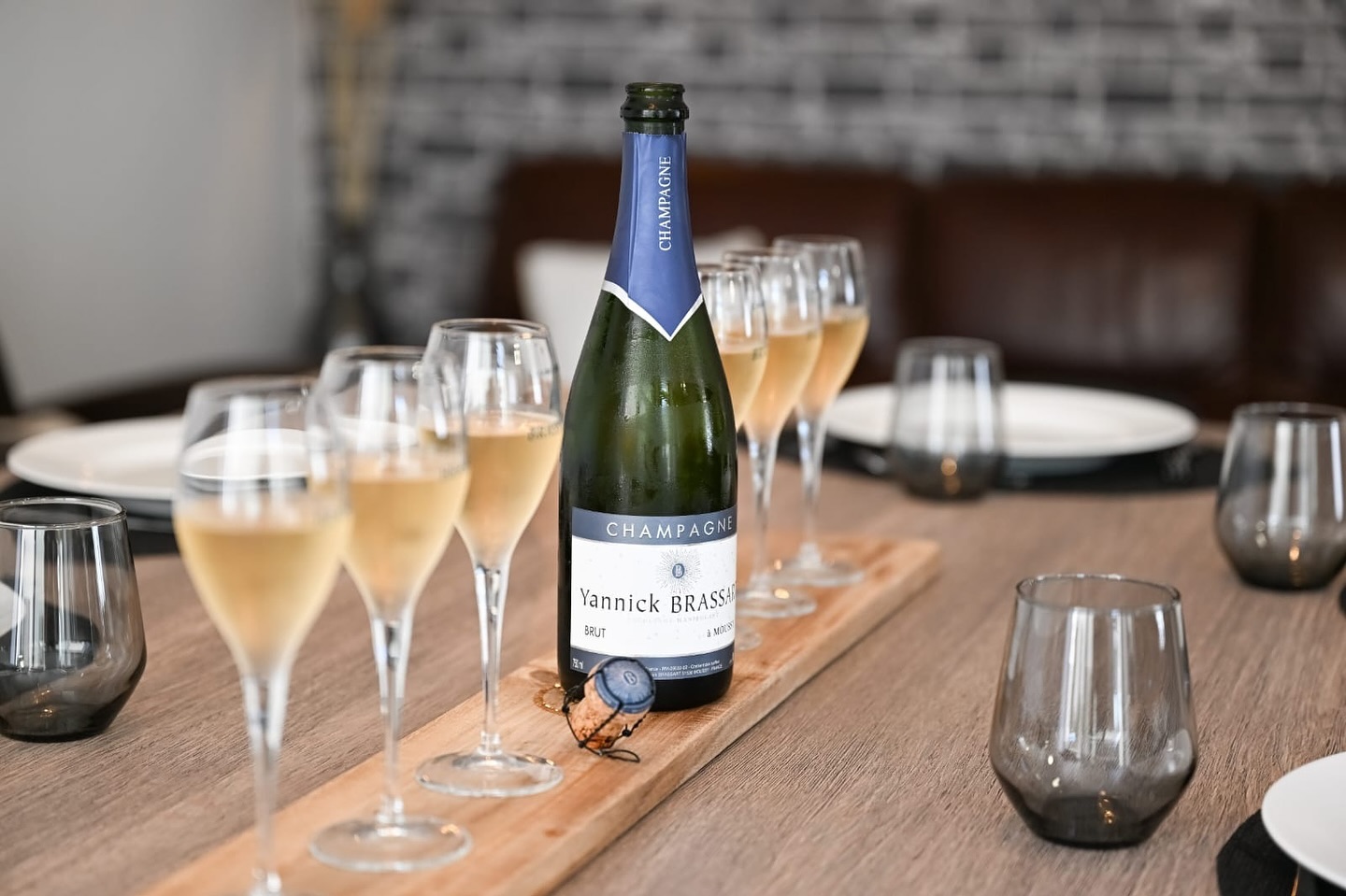 Today is the day ! Aujourd’hui nous fêtons la Saint Vincent, et nous ne célébrons pas uniquement les Vincent ; mais aussi tous les vignerons, c’est une fête permettant de célébrer le travail du vigneron, ce travail si rigoureux, si difficile a certaine période, mais si gratifiant lorsque les raisins entrent dans le pressoir après toute une année de travaux. C’est donc avec une grande joie que nous souhaitons une très bonne fête à tous nos collègues vignerons !
#champagne #saintvincent #vigneronenchampagne #champagnebrassart #vignerons