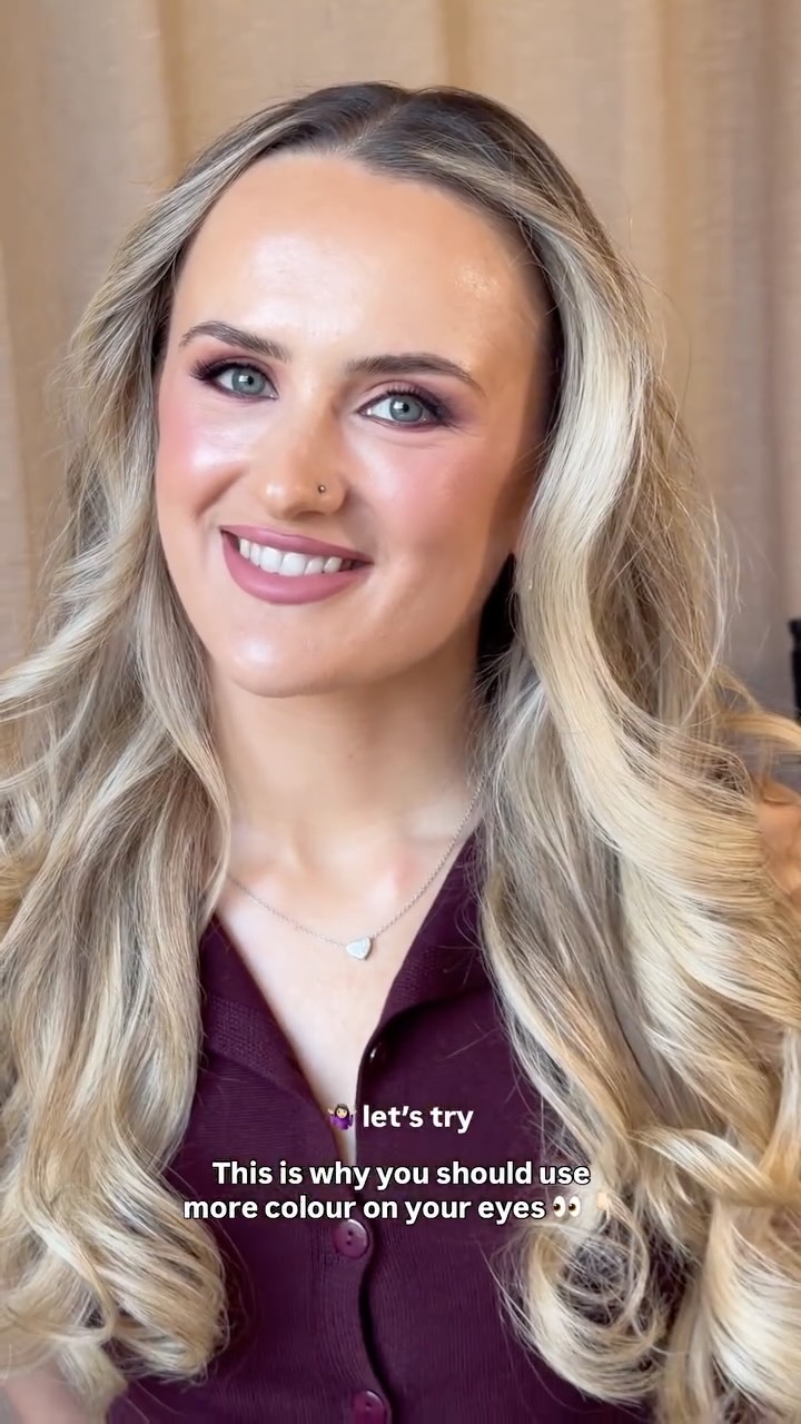 YOUR Eyeshadow colour cheat code!!⬇️📈🚨
If you only know how to wear brown eyeshadow… I’m sorry but you’re wasting your genetic lottery ticket 😮💨
Blue eyes + copper
Green eyes + plum
Brown eyes + electric blue
Hazel eyes + olive
Colour is a MAGNET! People will compliment you like crazy of you try this!🧲✨
It doesn’t even need to be a complicated look, a simple coloured liner will do!