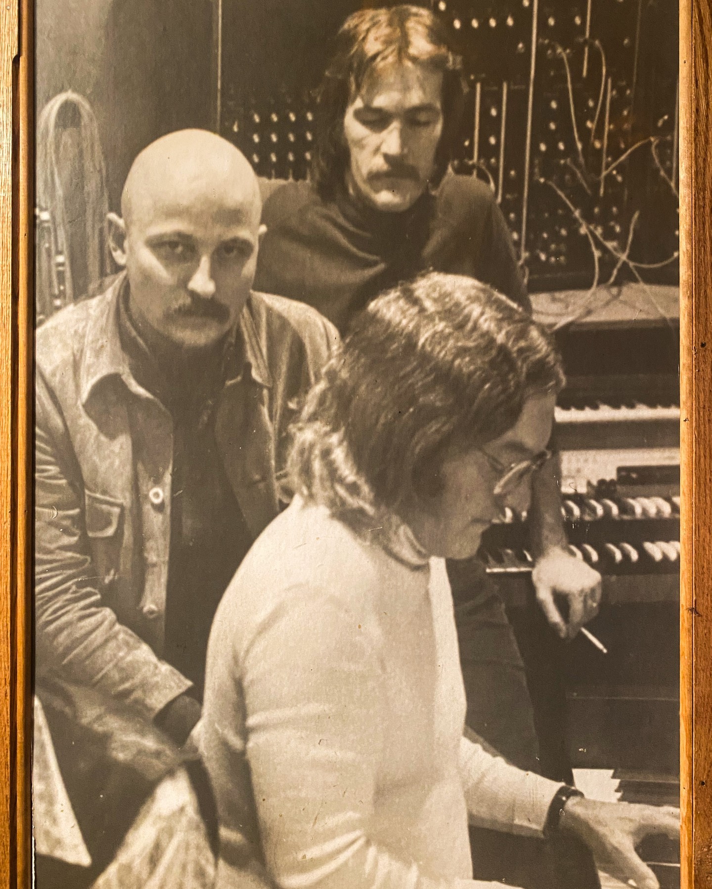 A photo of me and my late 60's and early 70's rhythm section: top: Denny Seiwell (drums), left me to go play with Paul McCartney and Wings, and bottom: Don Payne (bass). You can hear them featured on various of my albums.
@dennyseiwelltrio #dennyseiwell #donpayne #bobbygosh