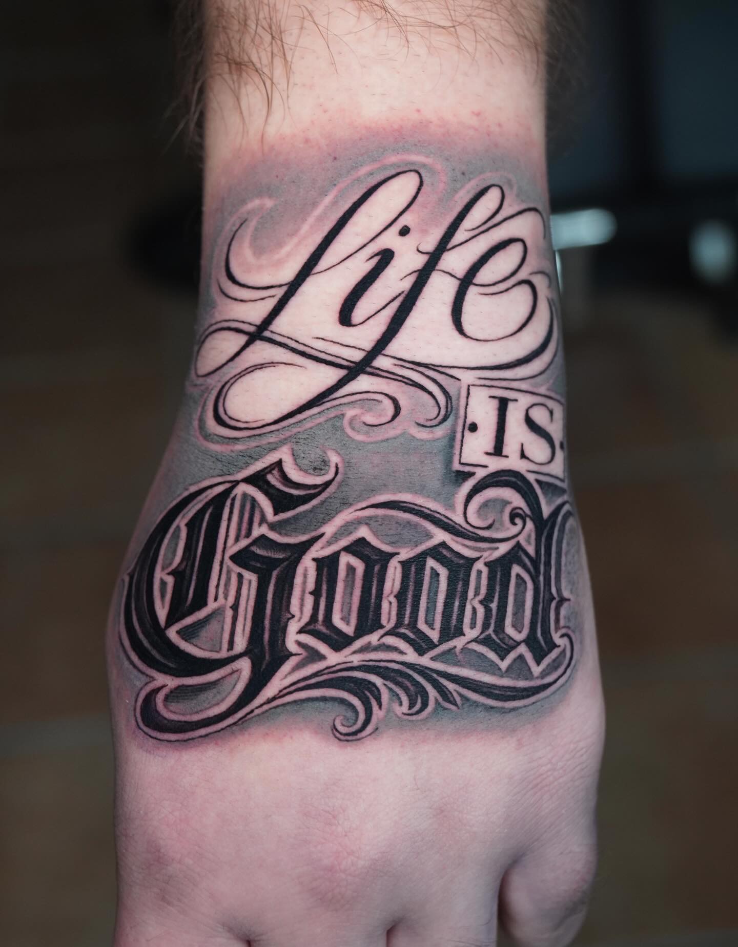 𝕷𝖊𝖙𝖙𝖗𝖎𝖓𝖌
Une fois n’est pas coutume, j’ai commencé une nouvelle manchette par la main et avec un lettrage. C’était sympa à faire. Bientôt la suite sur l’avant bras.
Un projet? Contactez moi 😉
👇
💻 https://www.loz-tattoo.com/
☎️ : 0602536626
#tattoo #sébastienlozupone #lettring #tatouage #inktattoo