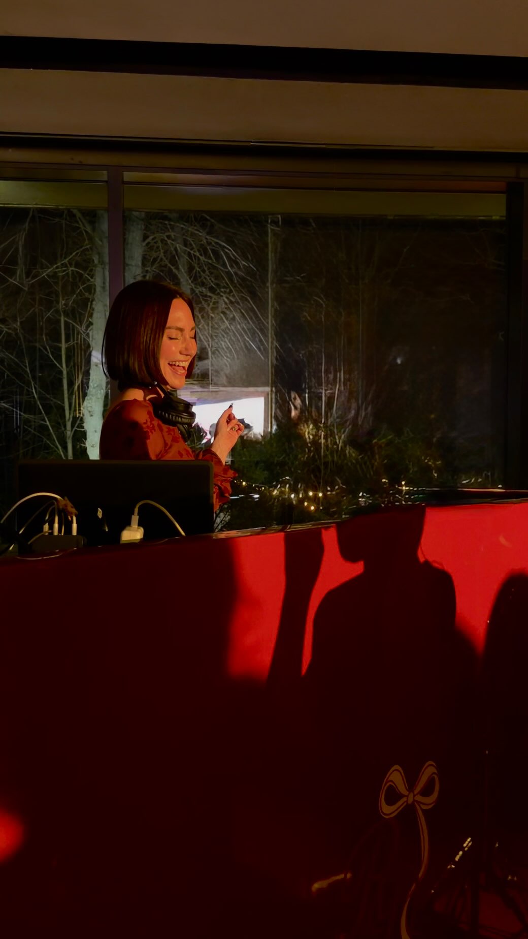 A night designed by @thelindeymethod, entertained by @airplayevent ✨
🎥 @aurastudioparis