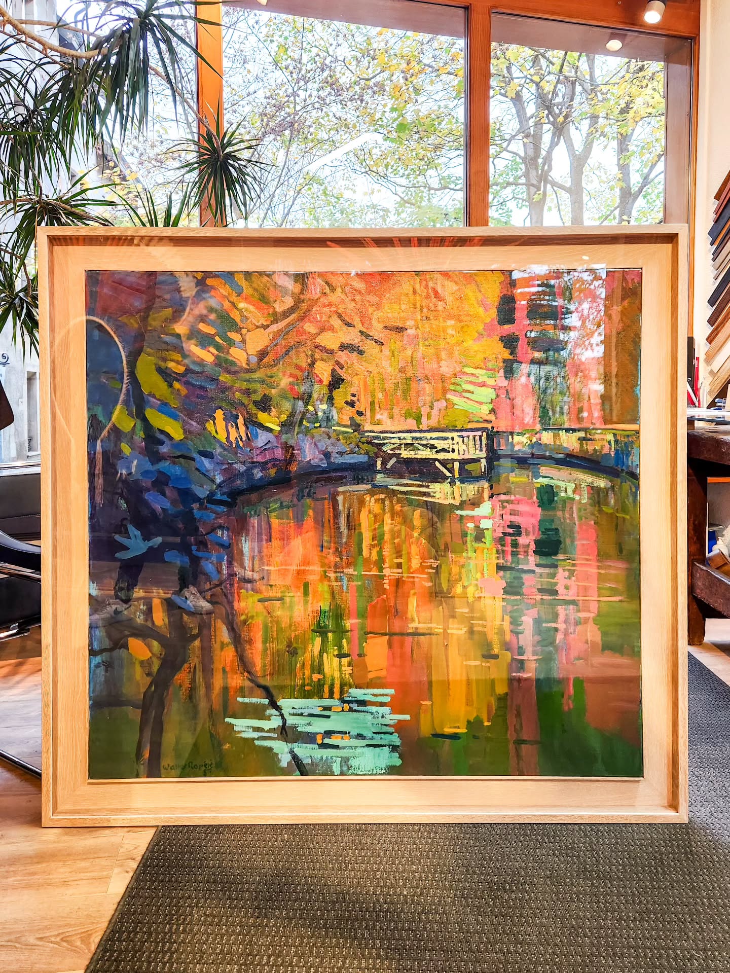 Encadrement d'envergure pour cette acrylique sur toile :
"La floraison à l'Ermitage près d'Arlesheim" 1987
Walter Ropélé
Le montage est entièrement en chêne cerusé de blanc, la toile est prise dans un cache-clous sur une semelle à distance d'un verre acrylique anti-UV dans un grand cadre en chêne massif.
.
.
🇬🇧 Large frame for this acrylic on canvas:
"Blossoming at the Hermitage near Arlesheim" 1987
Walter Ropélé
Mounted entirely in whitewashed oak, the canvas is secured with a nail cover on a backing board, separated from a UV filtering acrylic glass in a large solid oak frame.
#encadrement #artframing #customframing #encadrementdart #framyourart