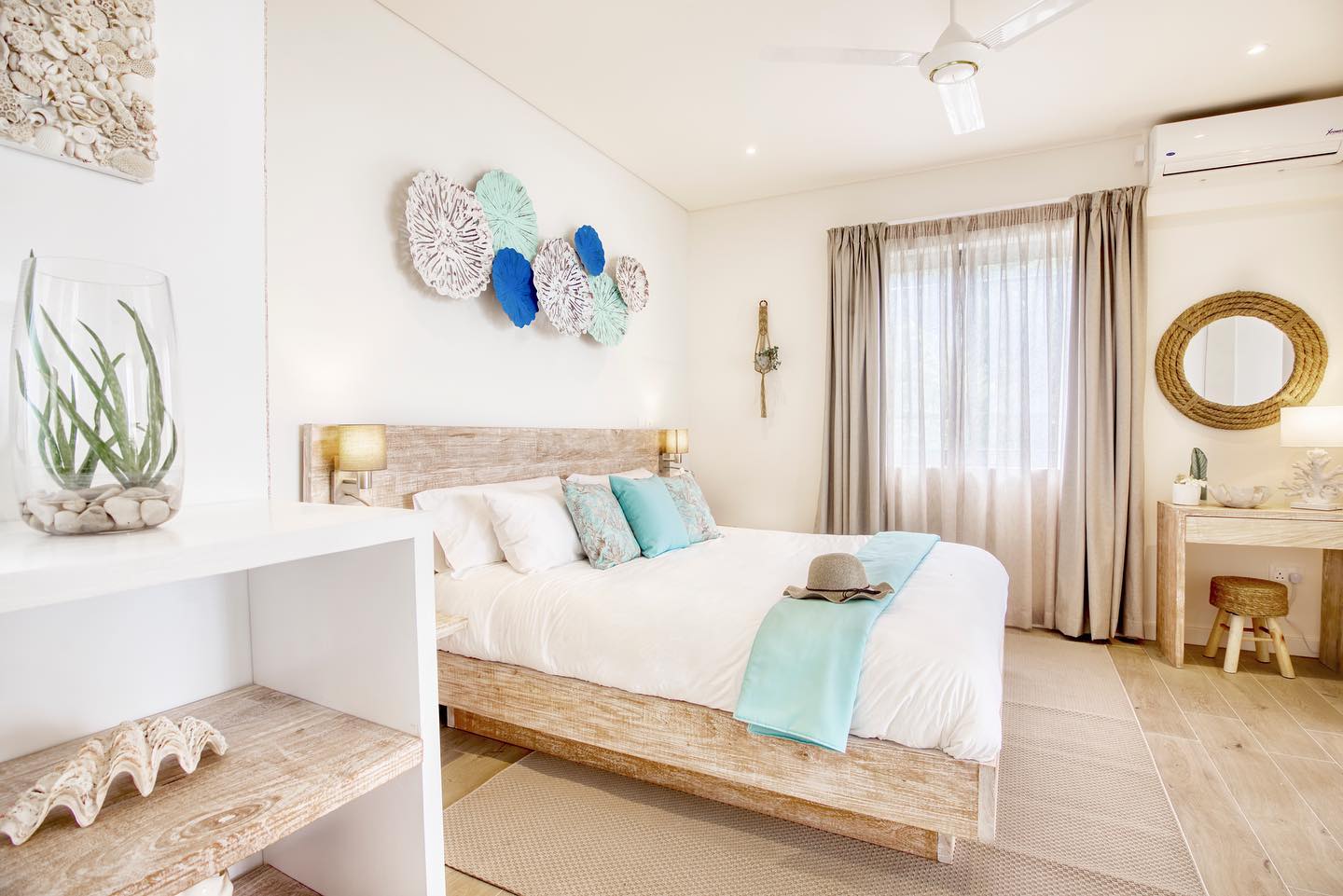 If you’ve come on holiday to rest and recuperate.
Never underestimate the importance of a big bed with a good mattress! After all, it’s when we sleep that our body fixes itself, so best ensure you’re sleeping properly and comfortably. 😉
#seychelles #holiday #rest #health #seychellesislands #seychellen #travel #sleep