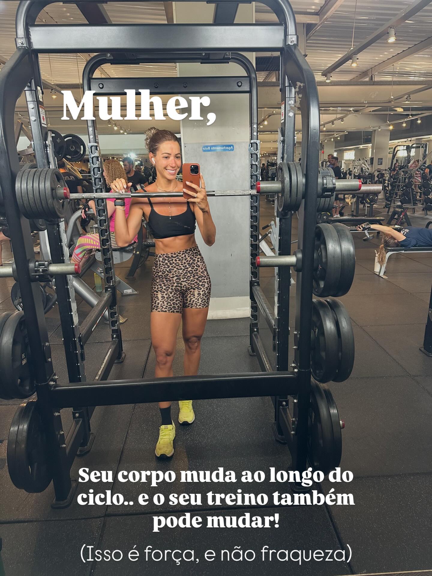 MULHER!!
A gente é lua, cheia de fases! O nosso ciclo muda, e isso reflete no nosso corpo e na nossa força para treino também!
Quanto mais você se conhece, mais fácil fica de usar seu corpo à seu favor!
É normal ter dias mais barrigudinha, dias menos, dias mais inchada, dias menos! Barriga natural de mulher que ovula raramente (bem raramente) é chapada o tempo todo! Aprenda a se observar!
E é claro que, a sua fome também muda! Por isso no próximo post eu vou te dar as dicas de como aprender lidar com seu apetite e fazer boas escolhas ao longo do mês!
Você percebe suas mudanças no treino? Me conta aqui!