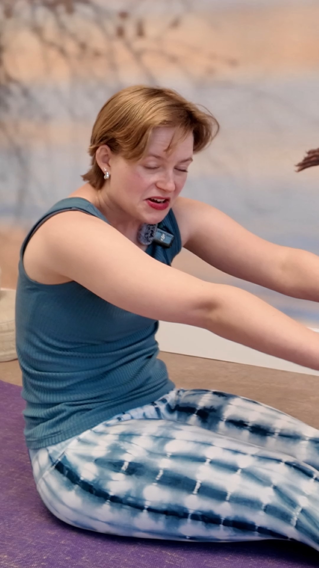 Struggling in your forward fold? Try this!
#yoga #quickyogatip #forwardfold