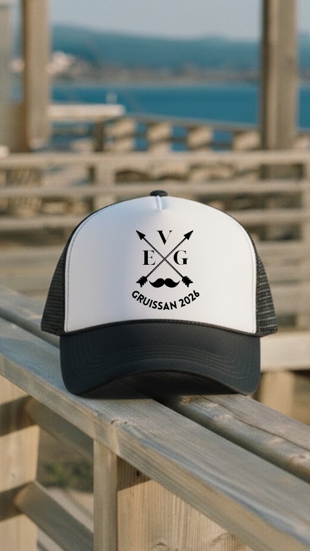 EVG à Gruissan, version 100% locale
Shooting photo entre les mythiques Chalets sur pilotis, le sable doré et la Méditerranée en toile de fond… difficile de faire plus Sud ❤️
Au menu de la journée :
🌞 Le soleil de Gruissan
🌬️ L’air marin, un peu frais mais tellement revigorant
🧢 Des casquettes EVG personnalisées, imaginées et créées chez nous
🍻 Une team de potes prête à célébrer le futur marié comme il se doit
Parce qu’un EVG à Gruissan, ce n’est pas juste un week-end :
c’est une ambiance, une identité, un souvenir gravé entre mer et soleil.
👉 On est d’accord que Gruissan, c’est le spot parfait pour un EVG réussi ? 😍
Dites-nous en commentaire 👇
📍 Gruissan – Plage des Chalets
🧢 Casquettes personnalisées by la Boutique d’Esmée, made in Narbonne
#Gruissan #PlageDesChalets #EVGGruissan #EspritSud #SudDeLaFrance Occitanie CasquettePersonnalisée TeamDuMarié BoutiqueDEsmee