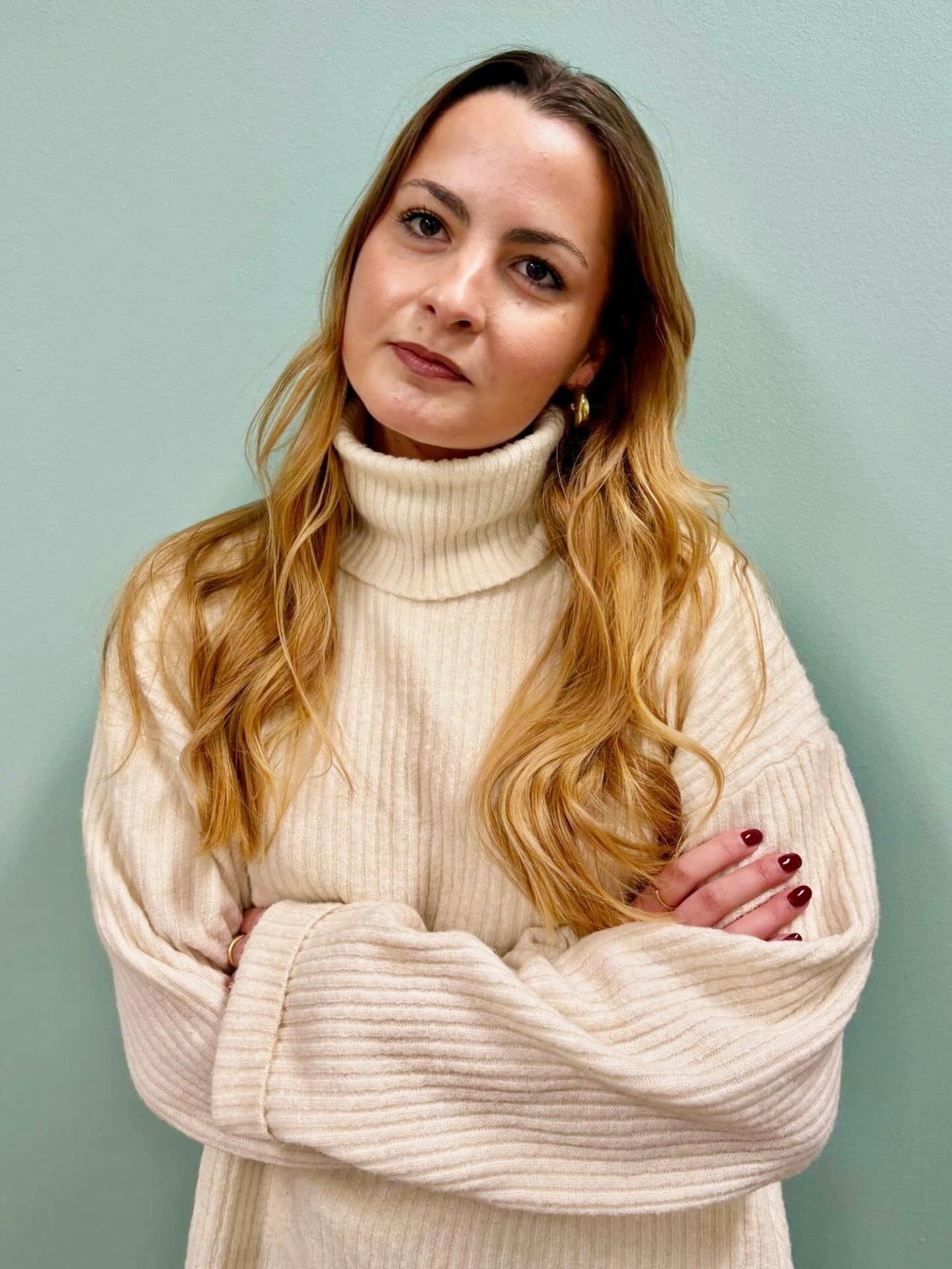 Ci presentiamo…
✨Teresa Aloisi ✨
Pedagogista e Tutor DSA e ADHD, lavoro da anni come docente di sostegno nella scuola primaria. Progetto interventi educativi personalizzati con particolare attenzione ai processi di apprendimento. Il mio obiettivo è di costruire percorsi che possano valorizzare la persona promuovendo lo sviluppo dell’autonomia, l’inclusione e la valorizzazione delle risorse individuali, collaborando in rete con scuola, famiglia e servizi.