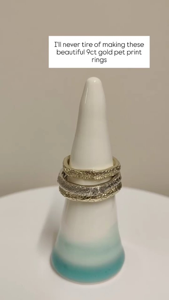 Choose your print type; fingerprint, nose print, paw print, your type of gold or silver. Then order and wait for our magical print kits to arrive.
Included is a free return mailing bag for your prints and then we will carefully craft your chosen jewellery. This is then posted back to you, beautifully gift wrapped and boxed ready to gift.