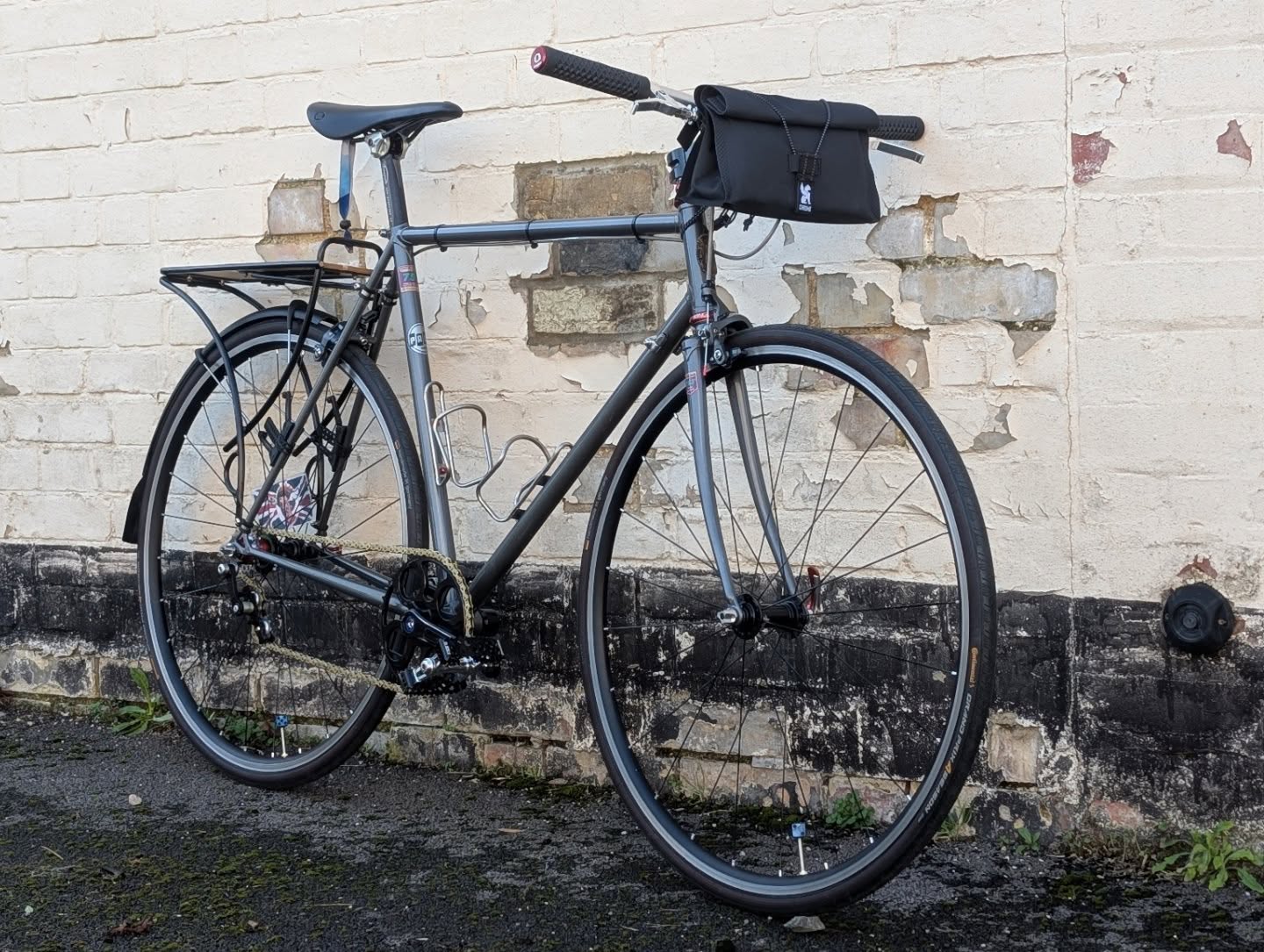 One from the depths of our photo bank.....
@busterharvey and one of his single speed commute machines.
#singlespeedmachine #singlespeedbike #singlespeed