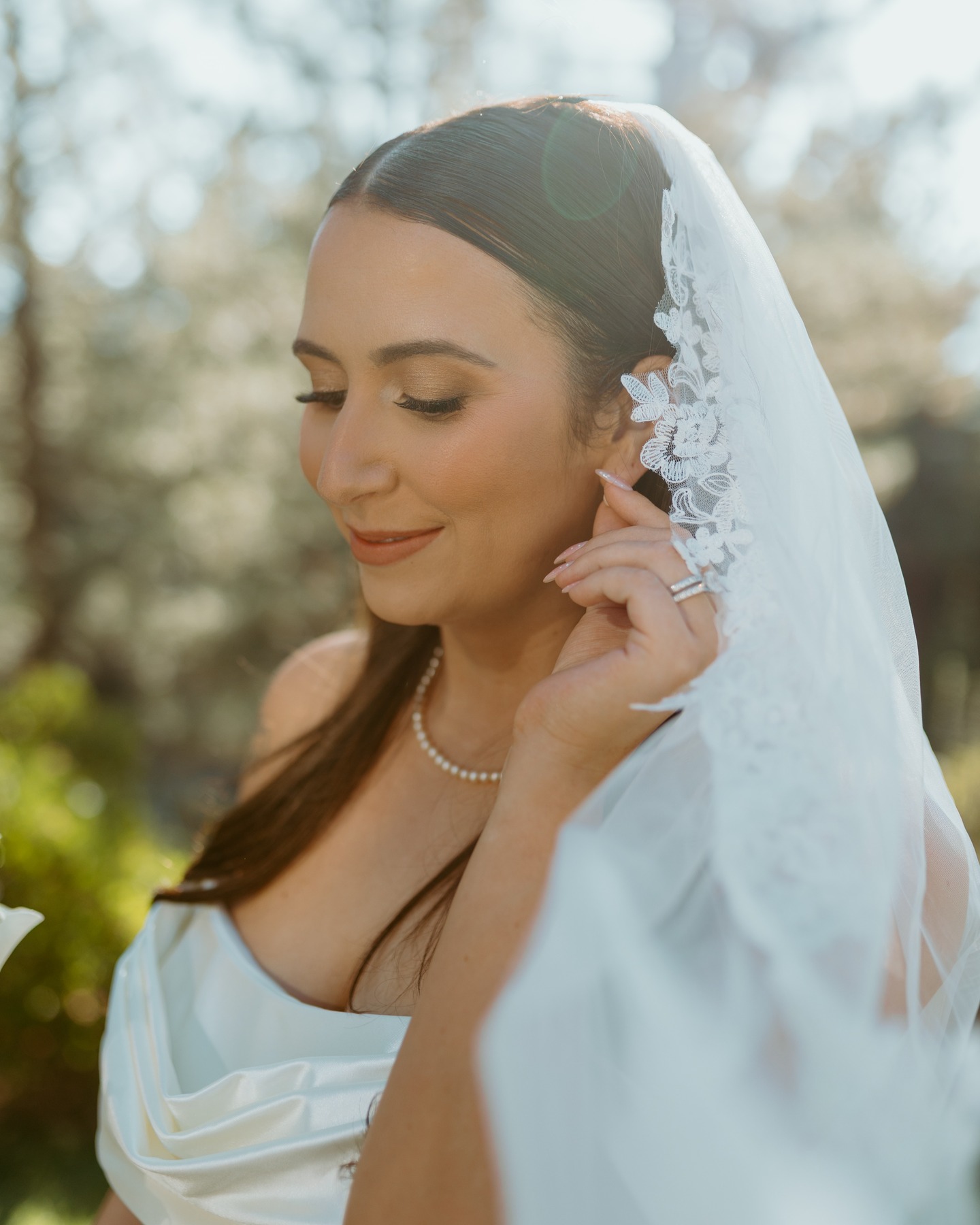 ✨Hannah✨
I had the best time glamming and chatting it up with you on your big day! Thank you so much for having me be a part of it! 🖤
Photographer @anniemasonphoto
Venue @charthouserestaurants
___________________________________
#laketahoeweddings #laketahoebridalmakeup #laketahoe #laketahoecalifornia #laketahoebrides #crystalbellbeauty #onlocationmakeupartist #travelingmakeupartist #destinationmakeupartist #probridalmakeupartist