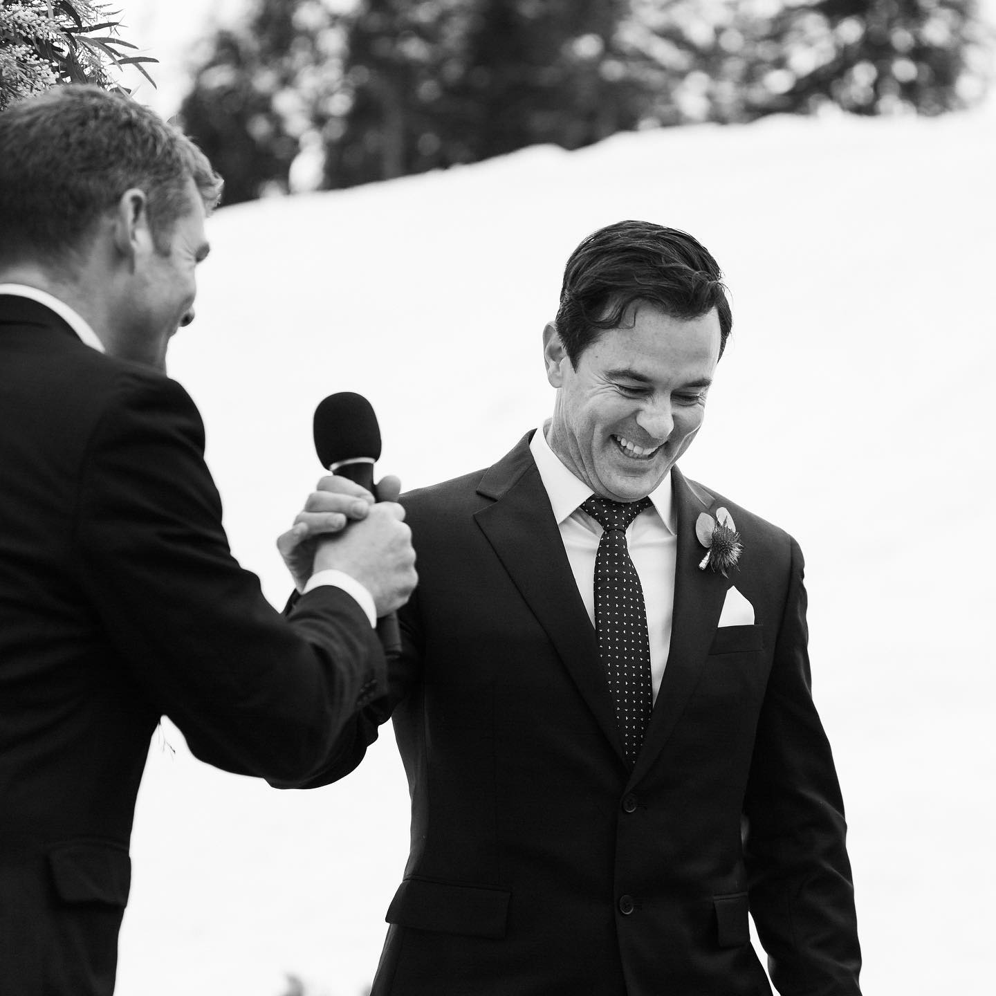 More smiles and laughter! A wedding ceremony should always be full of LIFE and put a smile on everyone‘s face. My ceremonies aim to do just that - making your day „stand out from the crowd“ and be as memorable as possible. Not sure what our joke here together was exactly, but it seemed to add to the joy of the occasion! 😉😊🙏
.
.
.
#destinationwedding #wedding #weddingspeaker #trauredner #freietrauung #freierredner #hochzeit2021 #laughter #laugh #smile #life #relaxed #speaker #hochzeitsredner #luxurywedding #hochzeit #kitz #kitzbühel #kitzbuhel #austria #österreich #alps #alpen #marryabroad #pastor
