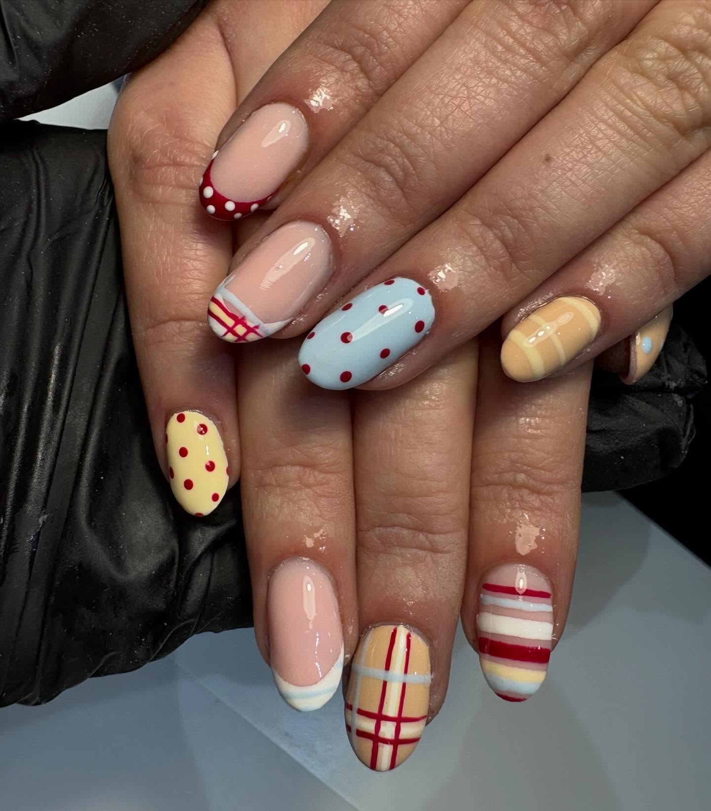 Burberry style 🤍🤎🧡
#nailart #buildergel #jadedbeautystamford #burberry #polkadots