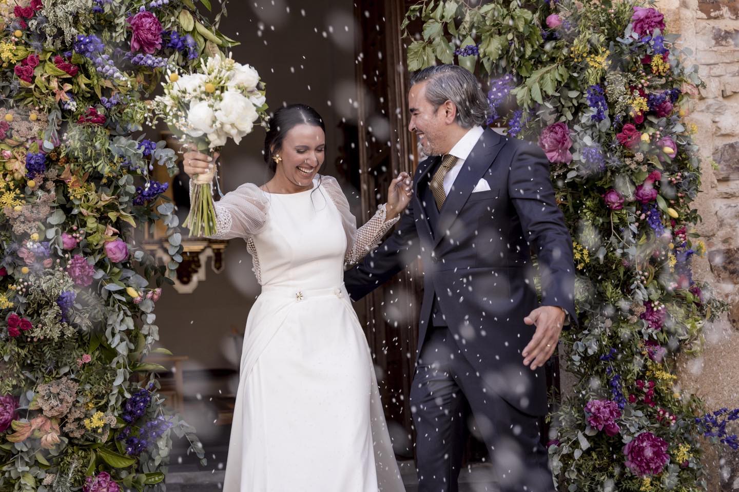 Vivan los novios !!⭐️
C & E
@bambarela
@couchestudio
@izonevents
@delfindelicatessen
@drumsonlive
@verdeoliva_floresyeventos
@perezserradillanovias @rebecaperezmakeupartis
@isedexsl
@santa_catalina_events.
#bodascaceres
#bodas2022
#bodasenfincas
#bodasextremadura
#wedding
#bodasfincasantacatalinaeventos
#bodasconencanto
#cortijosconencanto
#fincasparabodas
#eventosextremadura