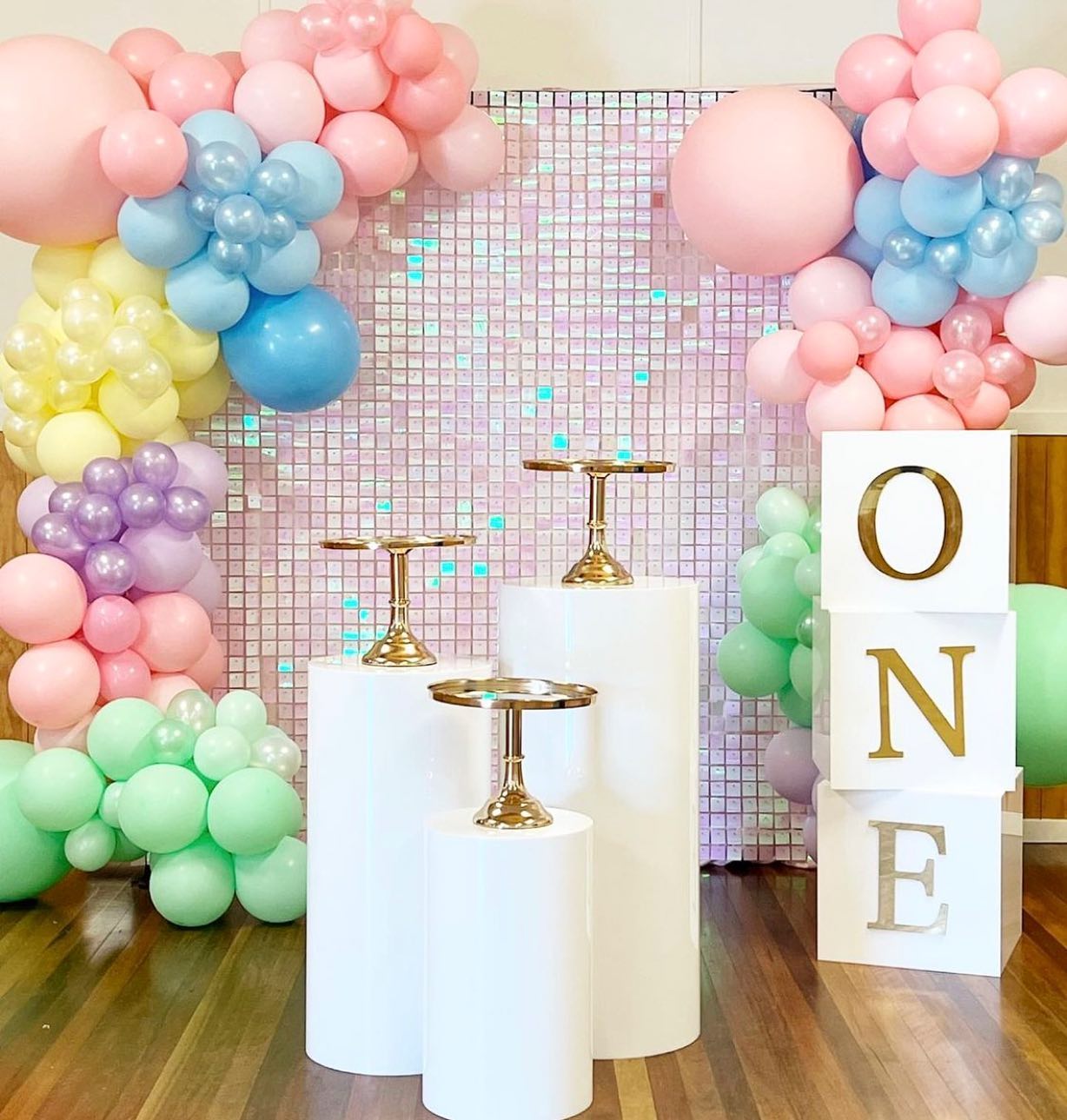 Pastel princess! Working with @partymamma.partyhire to put this one together! Blocks, plinths, cake stands & shimmer wall by @partymamma.partyhire balloons by me! @belles_decorations_by_design #pastelballoons #pastelparty #1stbirthday #turningone #balloongarland #organicballoons #organicballoongarland #babyshower #rainbowcolors #genderneutral #genderreveal #genderrevealparty #babygirl #babyboy #girlparty #boyparty #partydecorations #partydecor #balloonstylist #centralcoastballoons #centralcoastparties