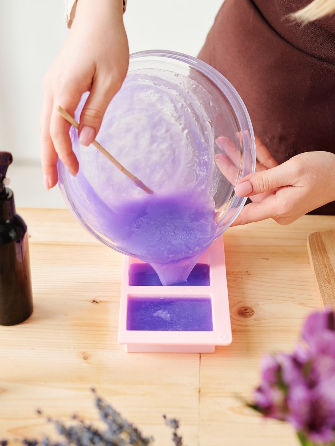 𝐒𝐎𝐀𝐏 𝐌𝐀𝐊𝐈𝐍𝐆
Soap making is creative, playful and surprisingly educational. Kids experiment with colours, shapes and textures while learning about simple processes and cause and effect. Plus, they love taking something practical home.
𝑾𝒉𝒚 𝒄𝒉𝒐𝒐𝒔𝒆 𝒐𝒖𝒓 𝒄𝒂𝒎𝒑 𝒅𝒖𝒓𝒊𝒏𝒈 𝒕𝒉𝒆 𝑭𝒆𝒃𝒓𝒖𝒂𝒓𝒚 𝒔𝒌𝒊 𝒃𝒓𝒆𝒂𝒌?
Because learning through play keeps kids engaged all week long.
𝐖𝐢𝐧𝐭𝐞𝐫 𝐖𝐨𝐧𝐝𝐞𝐫𝐥𝐚𝐧𝐝 𝐀𝐫𝐭 𝐂𝐚𝐦𝐩𝐬
https://www.creative-you.ch/camps
Zug: 2–6 February 2026
Thalwil: 9–13 February and 16–20 February 2026